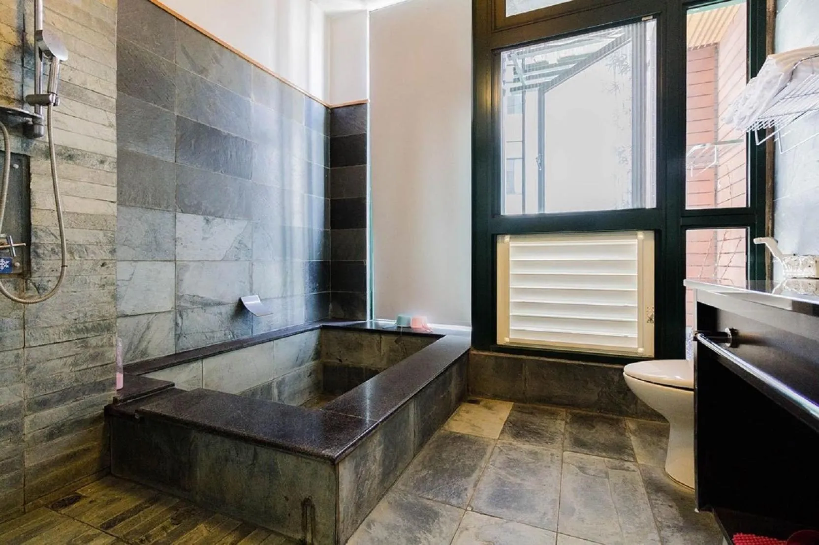 Chiuan Jia Hot Spring House