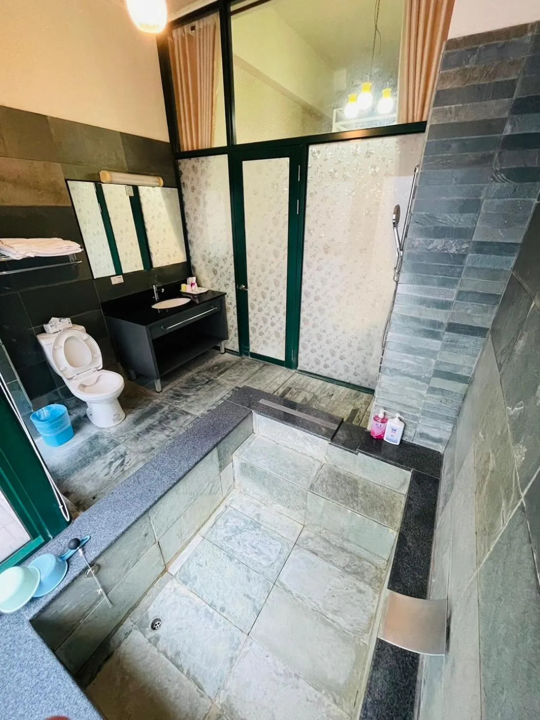 Chiuan Jia Hot Spring House