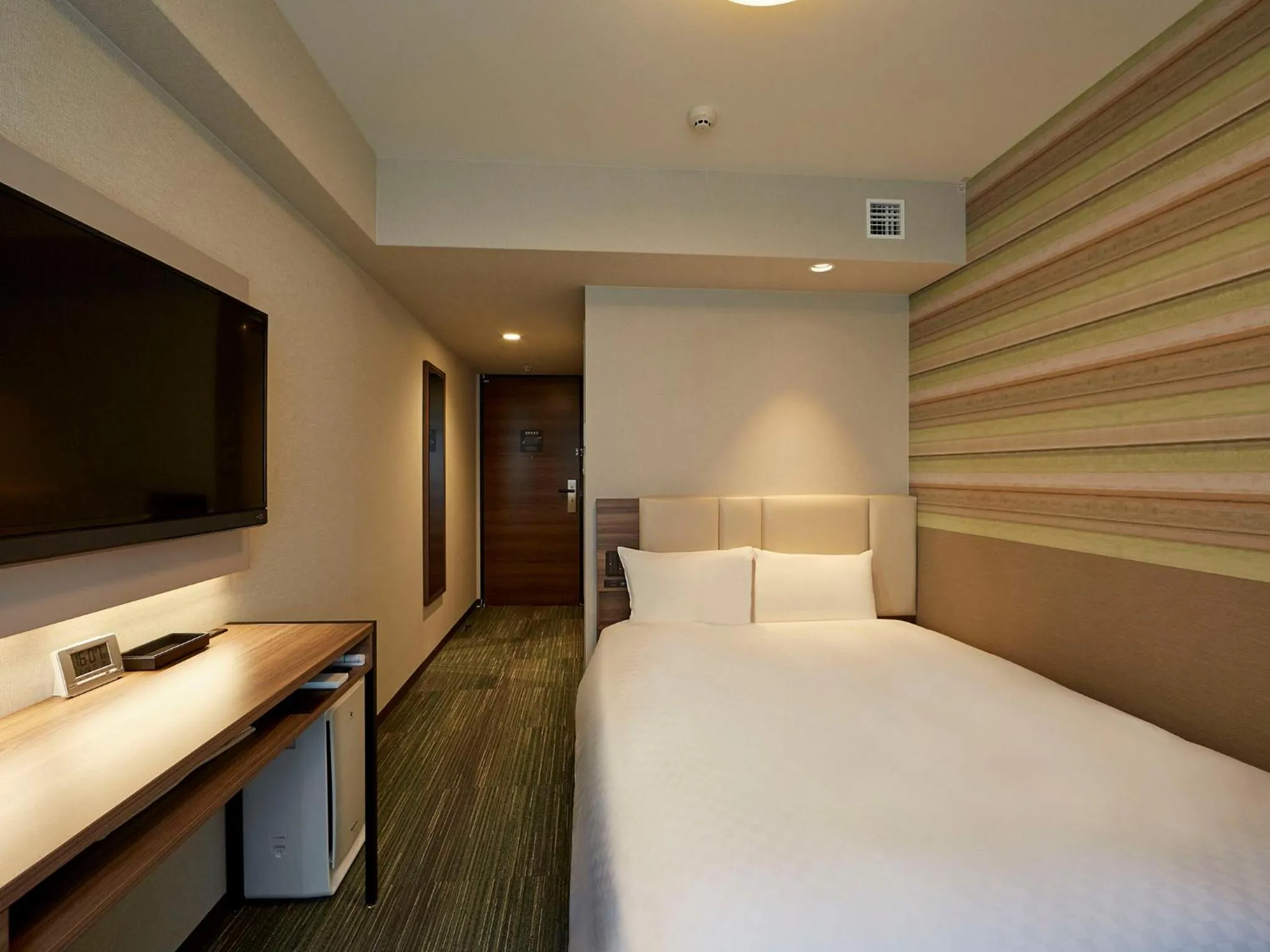 Photo of the whole room, Bed in Hearton Hotel Shinsaibashi Nagahoridouri