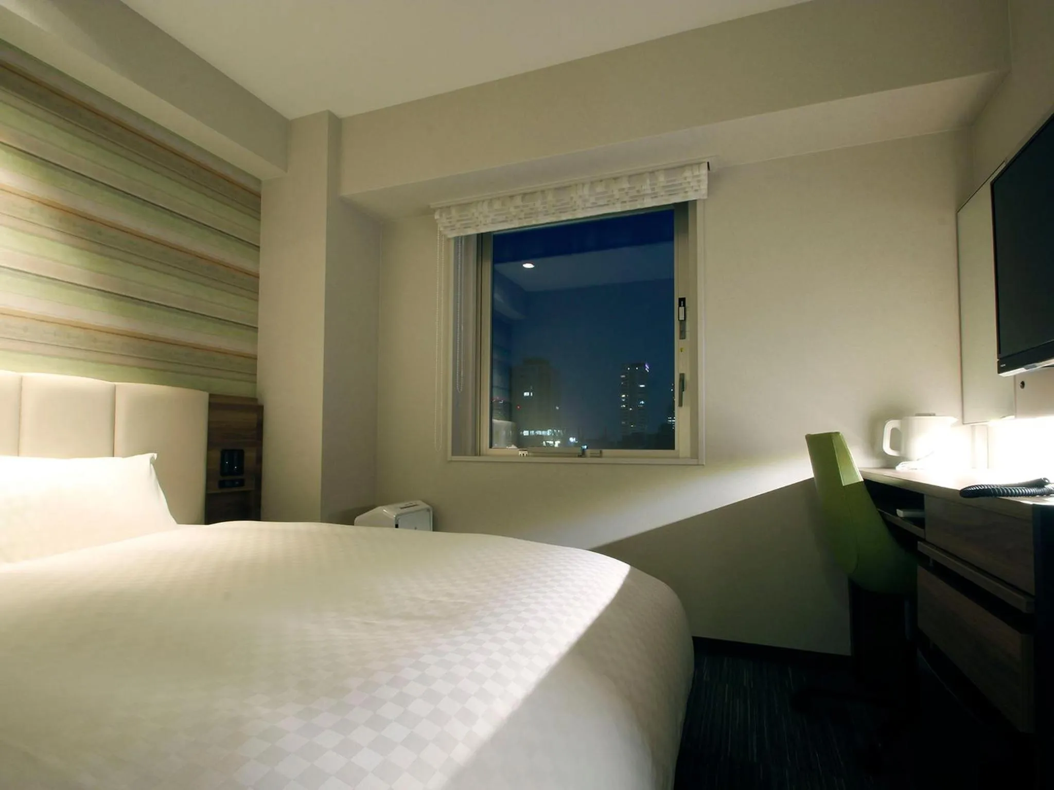 Photo of the whole room, Bed in Hearton Hotel Shinsaibashi Nagahoridouri