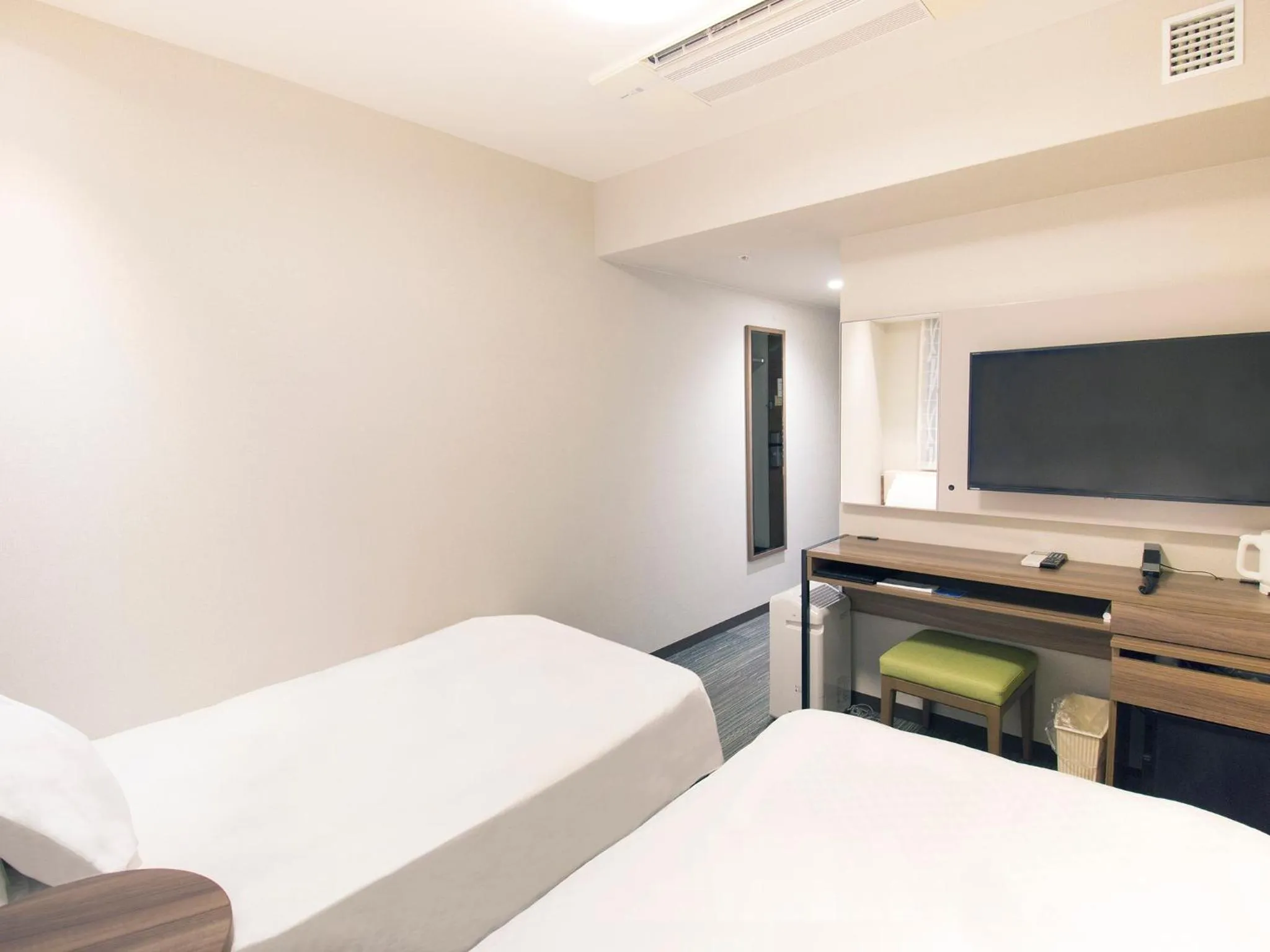 Photo of the whole room, Bed in Hearton Hotel Shinsaibashi Nagahoridouri