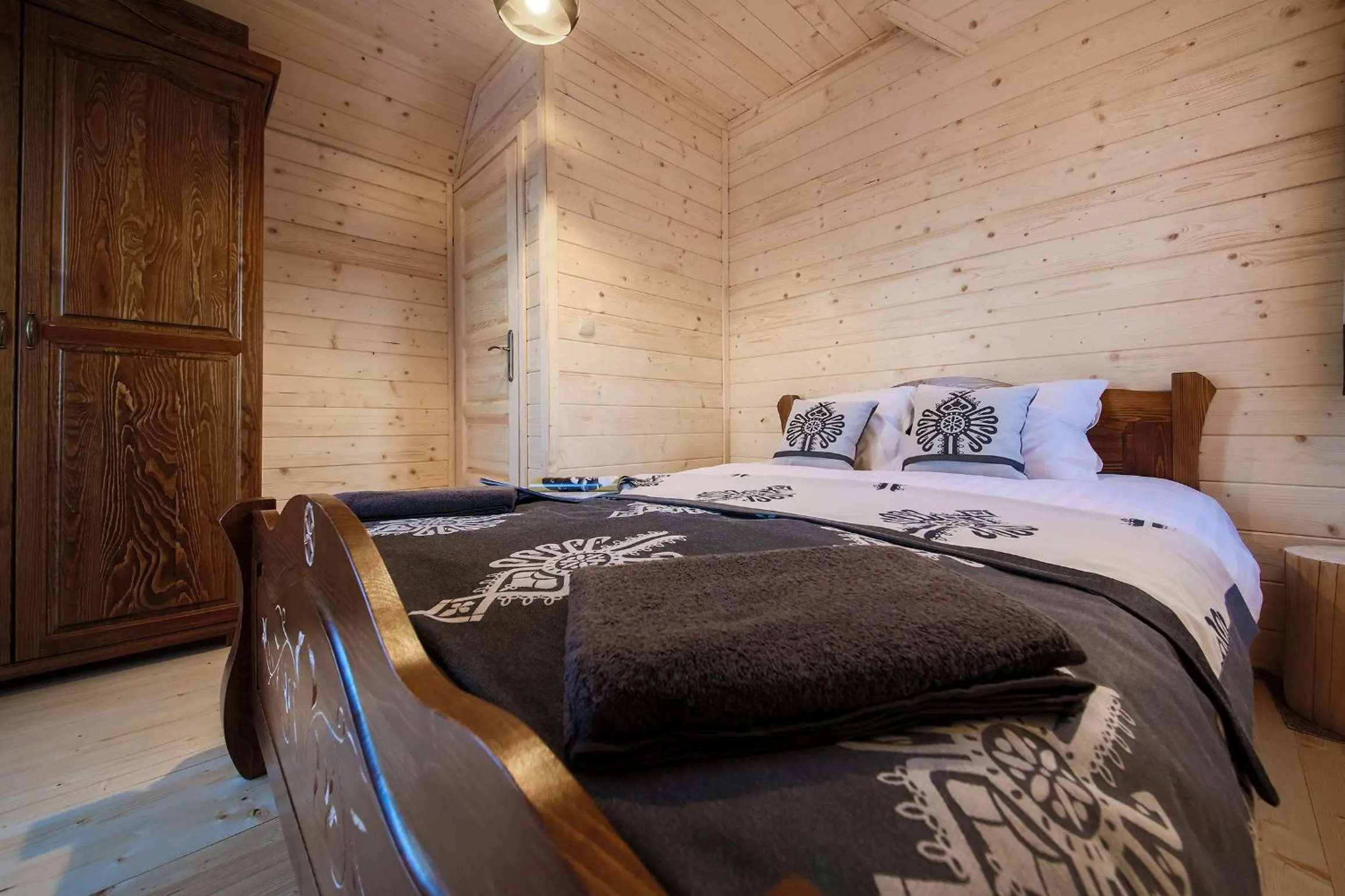 Bedroom, Bed in Domki Górskie Janosik, Kwicoł i Pyzdra Jacuzzi, Sauna