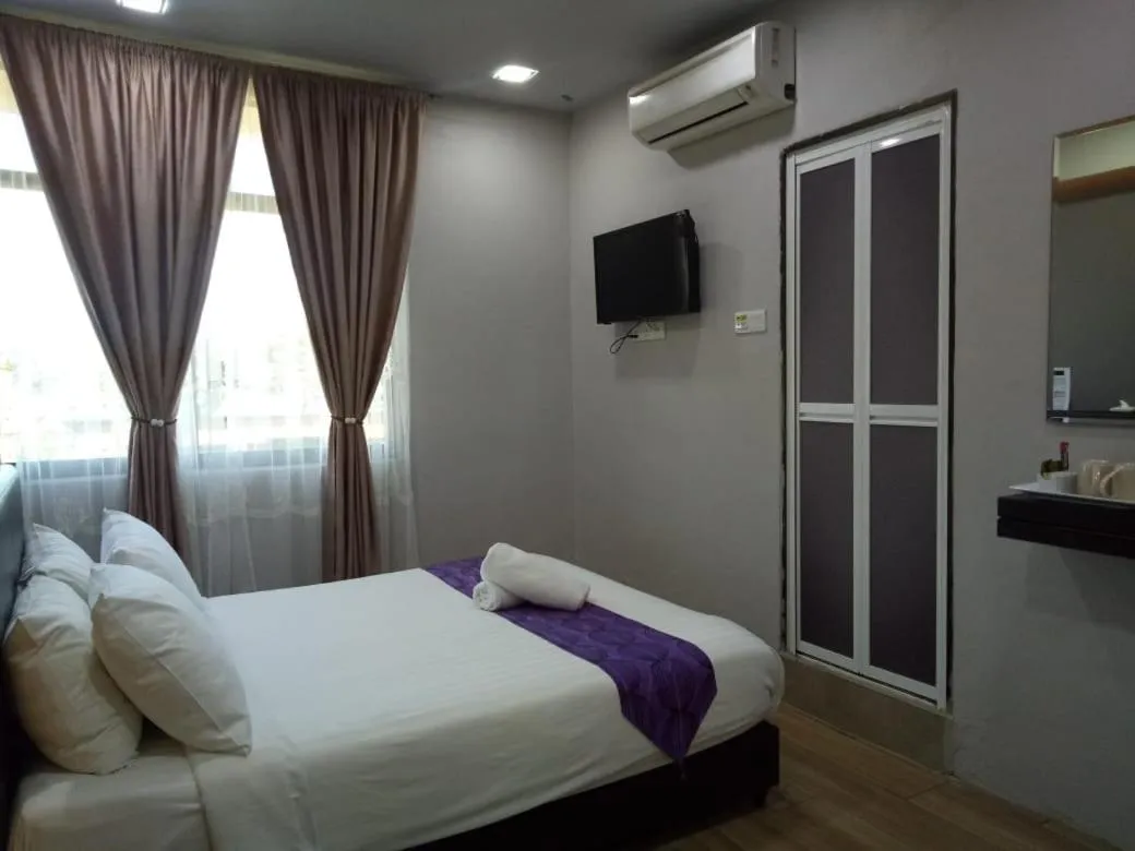 Bed in Sunset Villa Inn