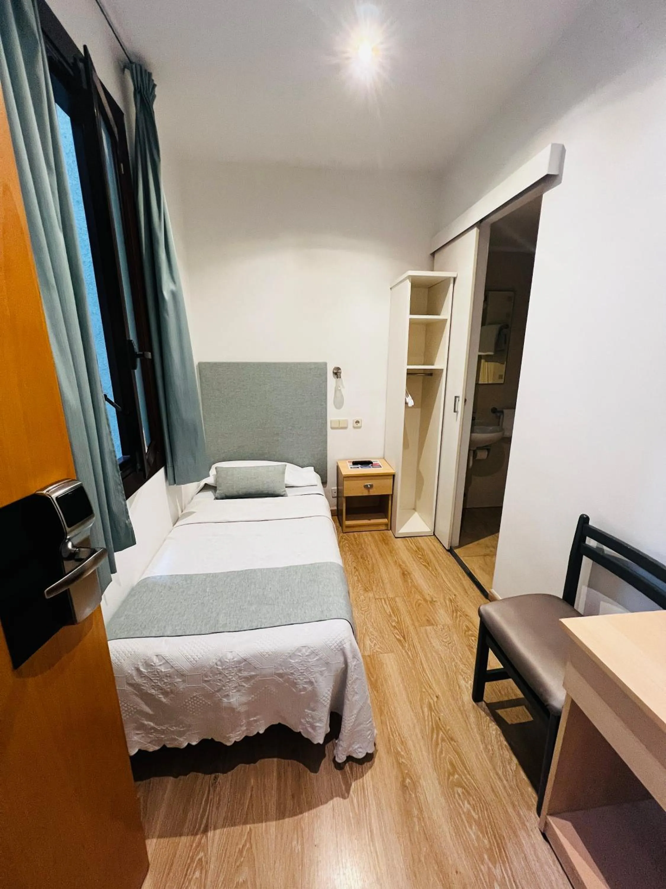 Bed in Ciudad Condal Hostal - Paseo de Gracia