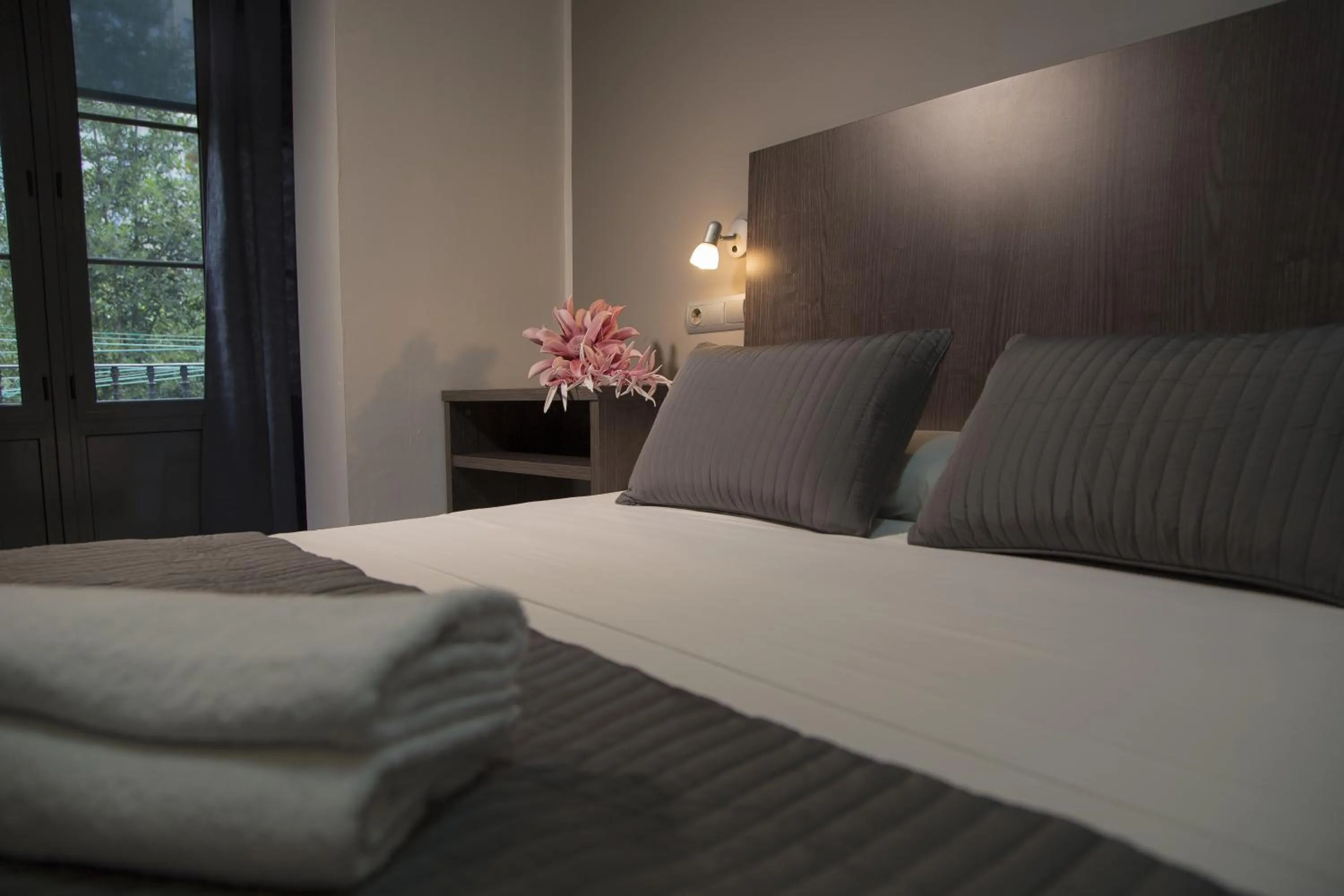 Photo of the whole room, Bed in Ciudad Condal Hostal - Paseo de Gracia