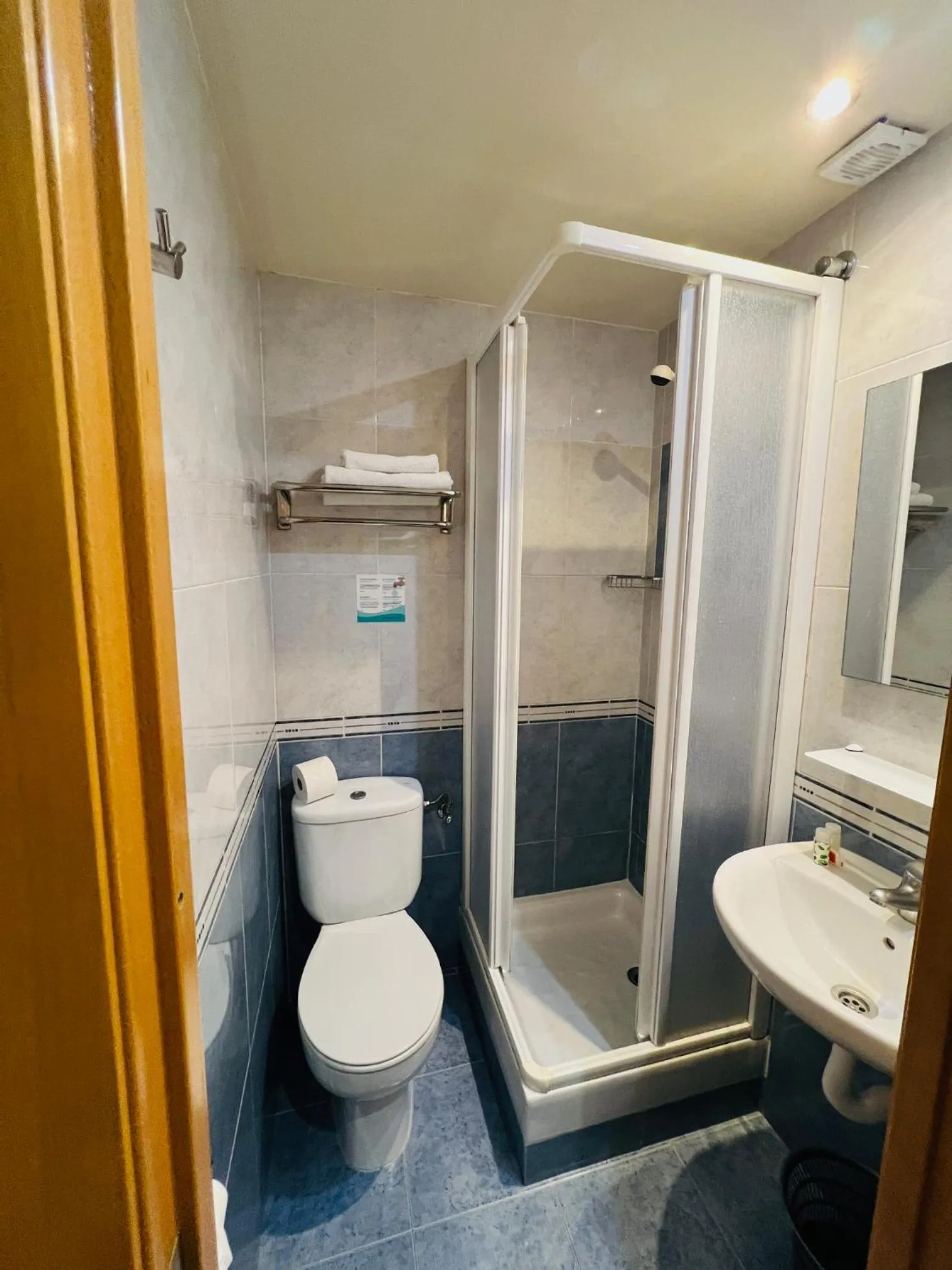 Bathroom in Ciudad Condal Hostal - Paseo de Gracia