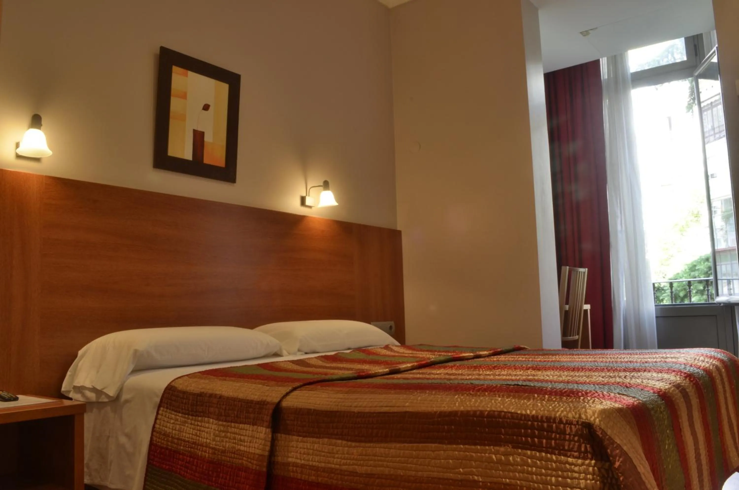 Photo of the whole room, Bed in Ciudad Condal Hostal - Paseo de Gracia