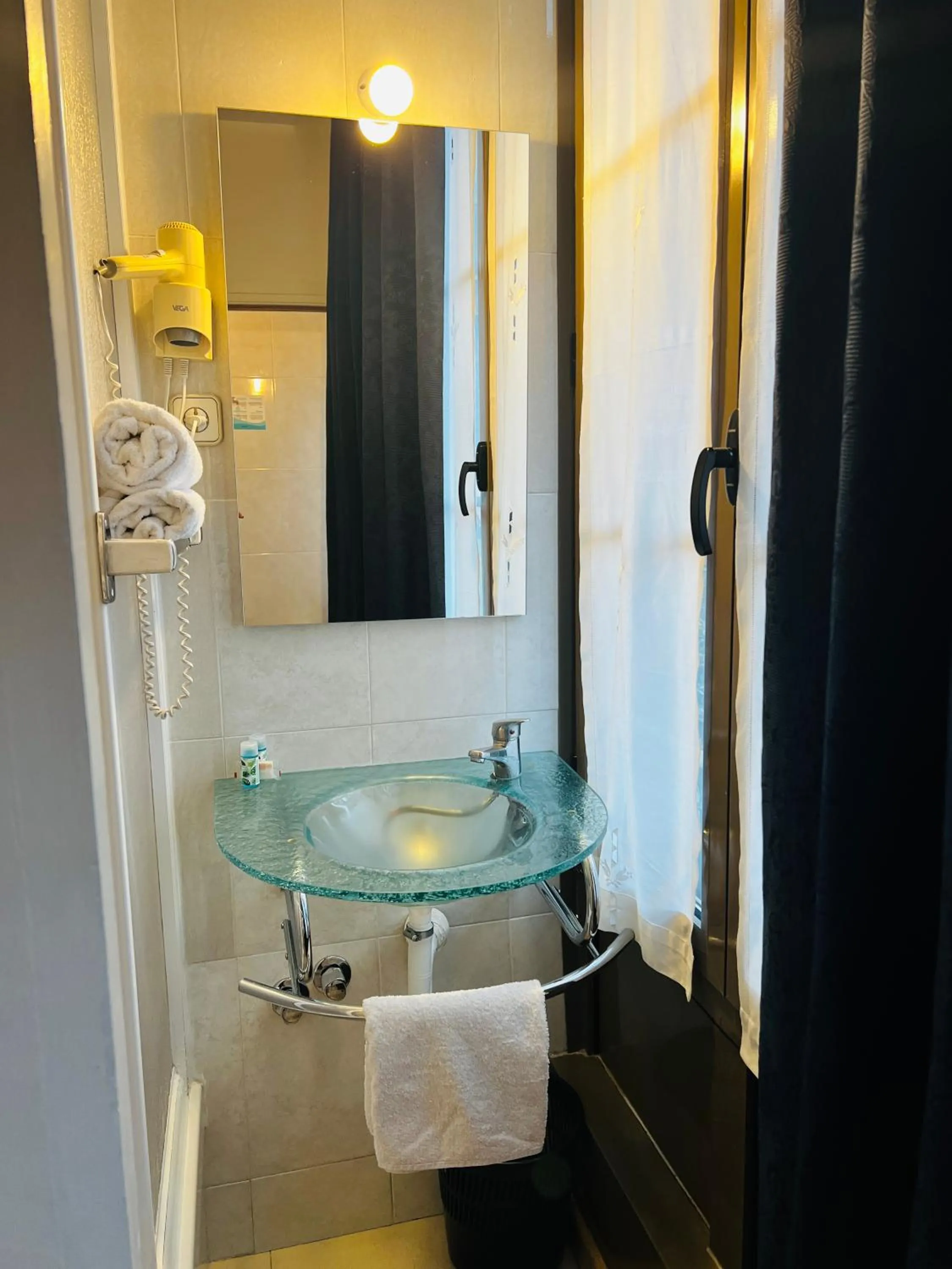 Bathroom in Ciudad Condal Hostal - Paseo de Gracia