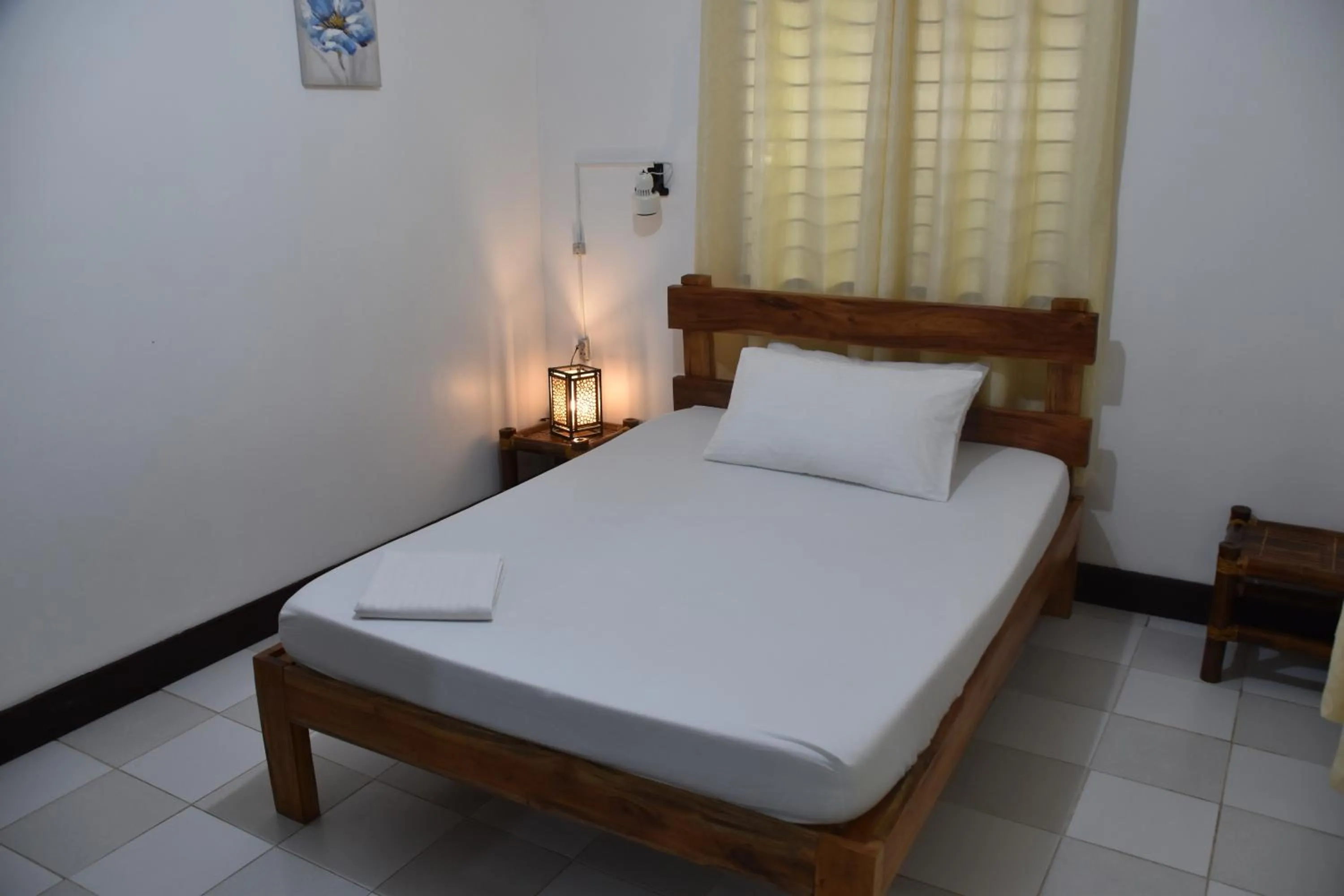 Bed in Roy's Rendezvous Boracay