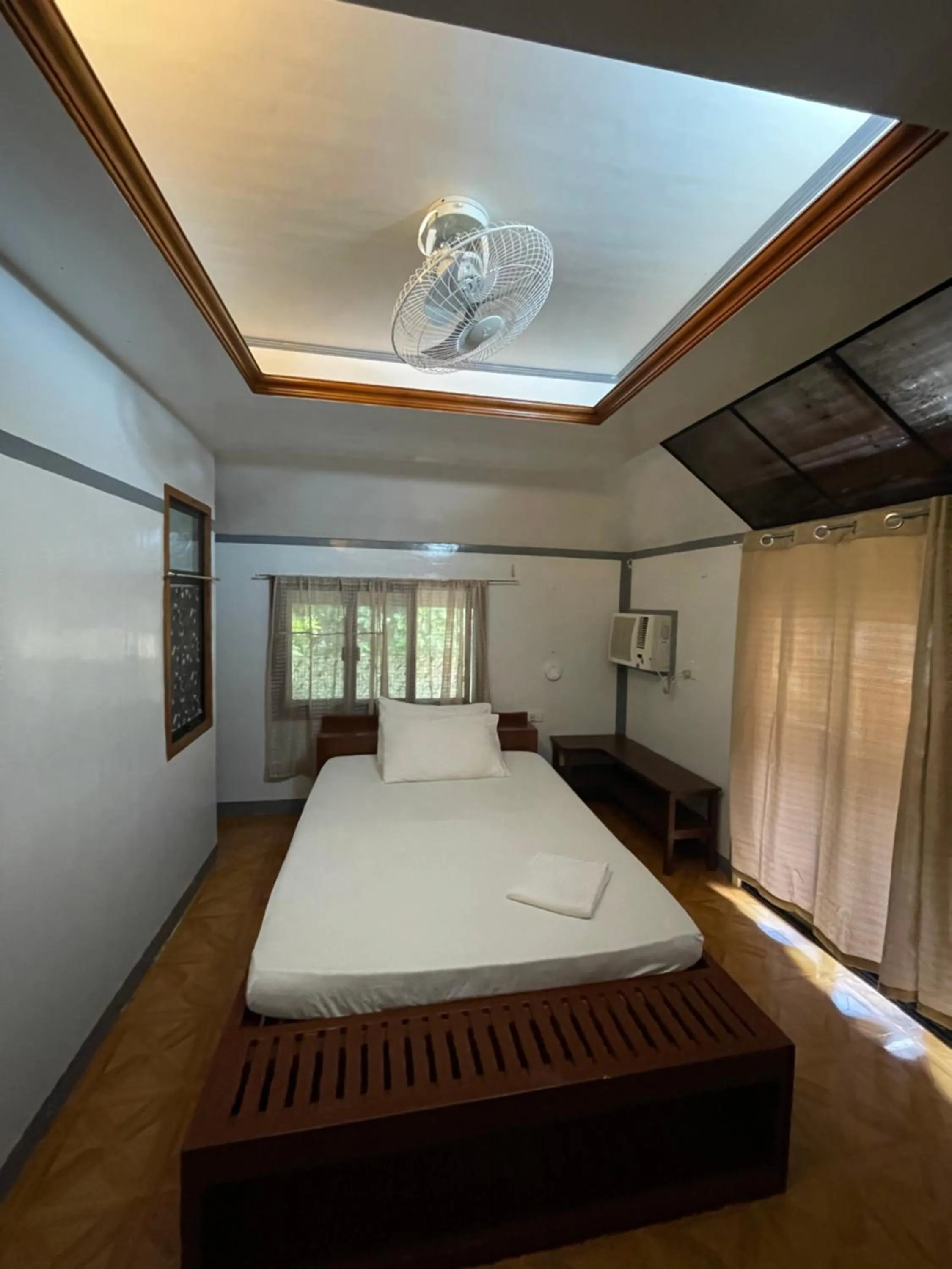 Bed in Roy's Rendezvous Boracay