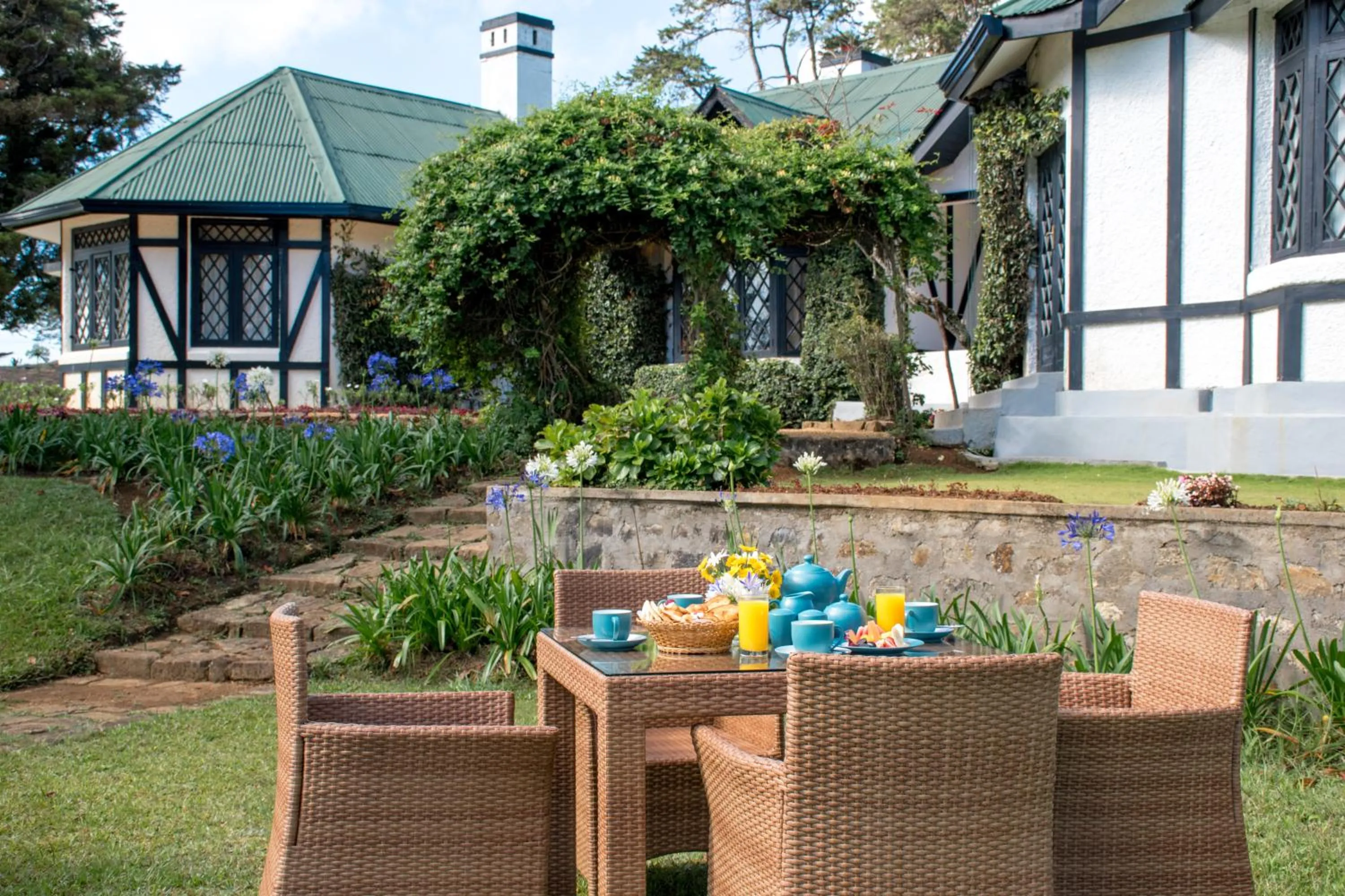 Food and drinks in Oliphant Boutique Villa by Amaya