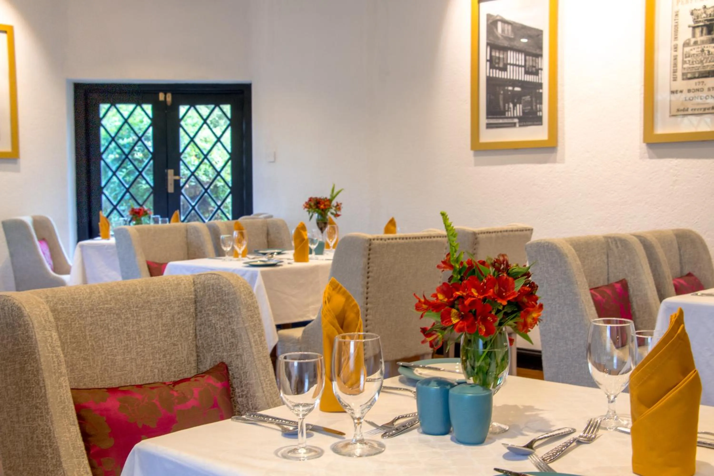 Restaurant/places to eat in Oliphant Boutique Villa by Amaya