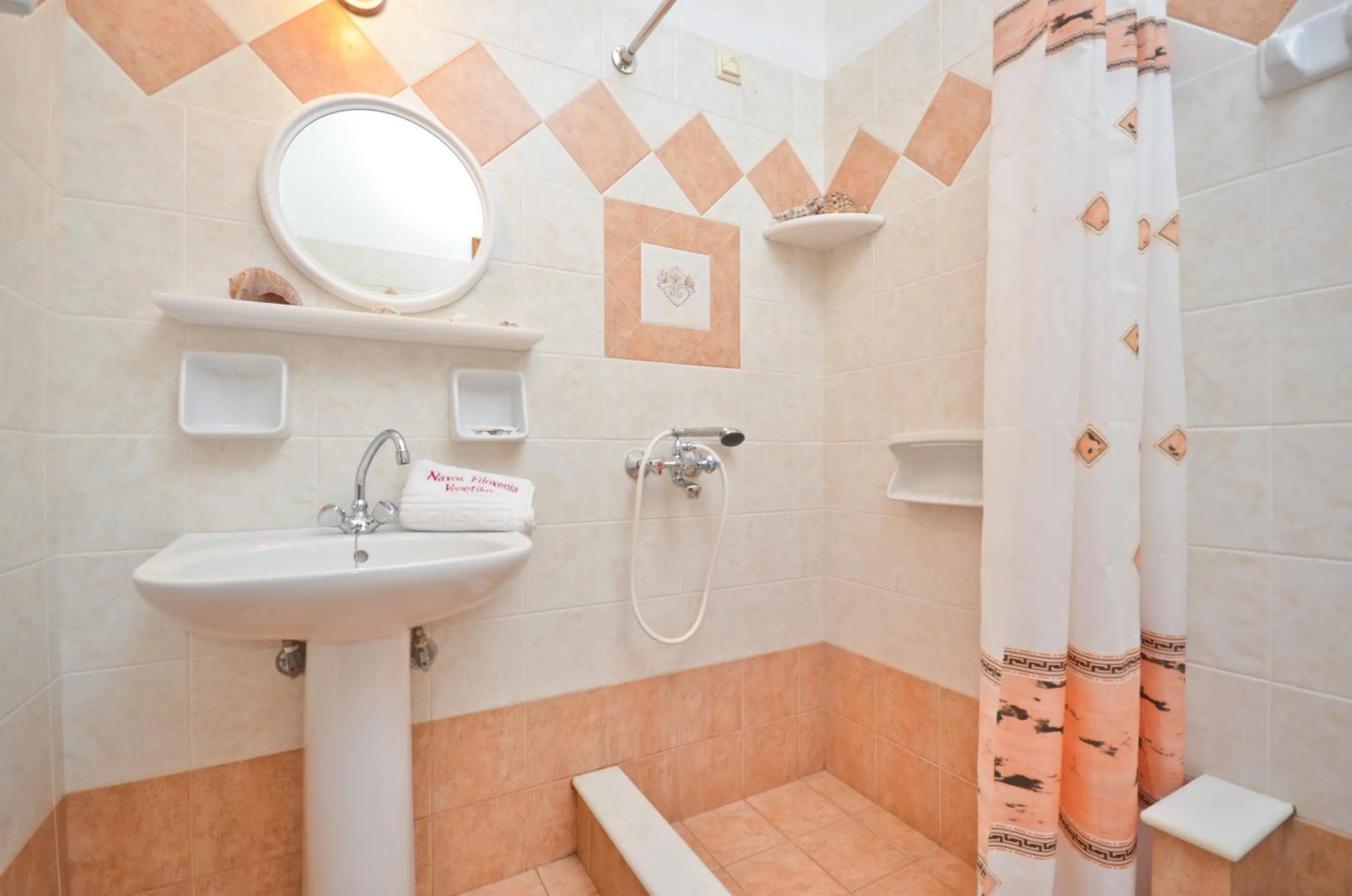 Shower in Naxos Filoxenia Hotel