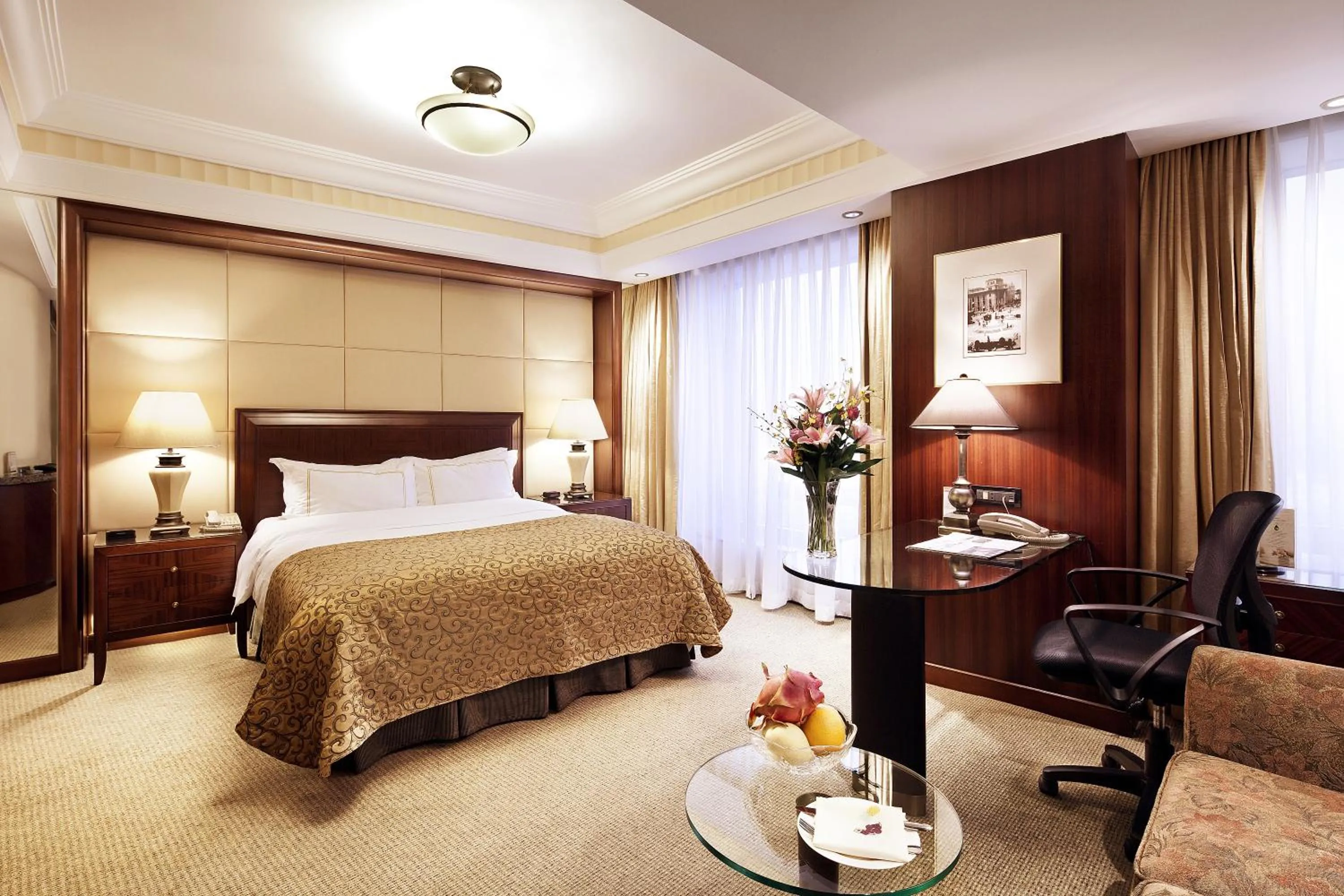Photo of the whole room, Bed in Lakeview Xuanwu Hotel