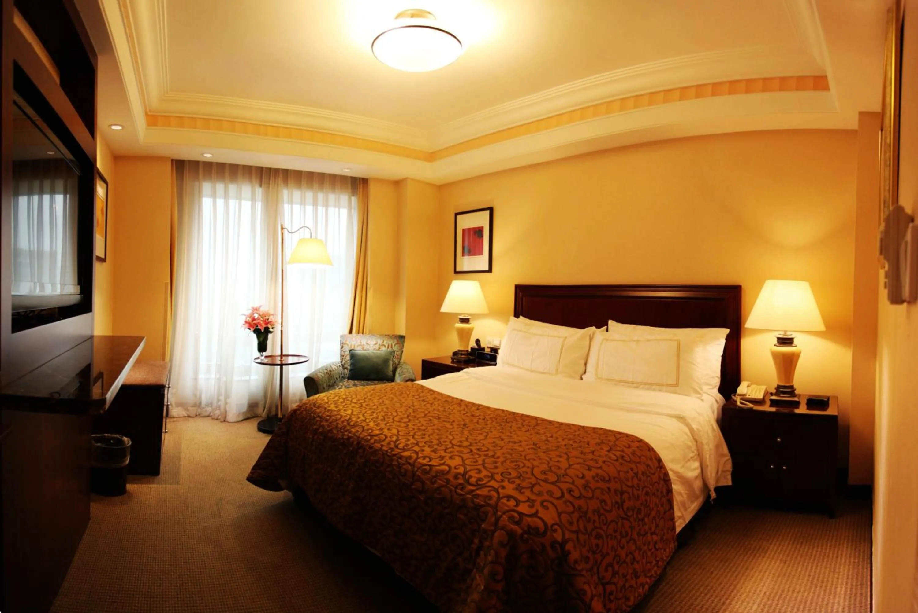 Bed in Lakeview Xuanwu Hotel