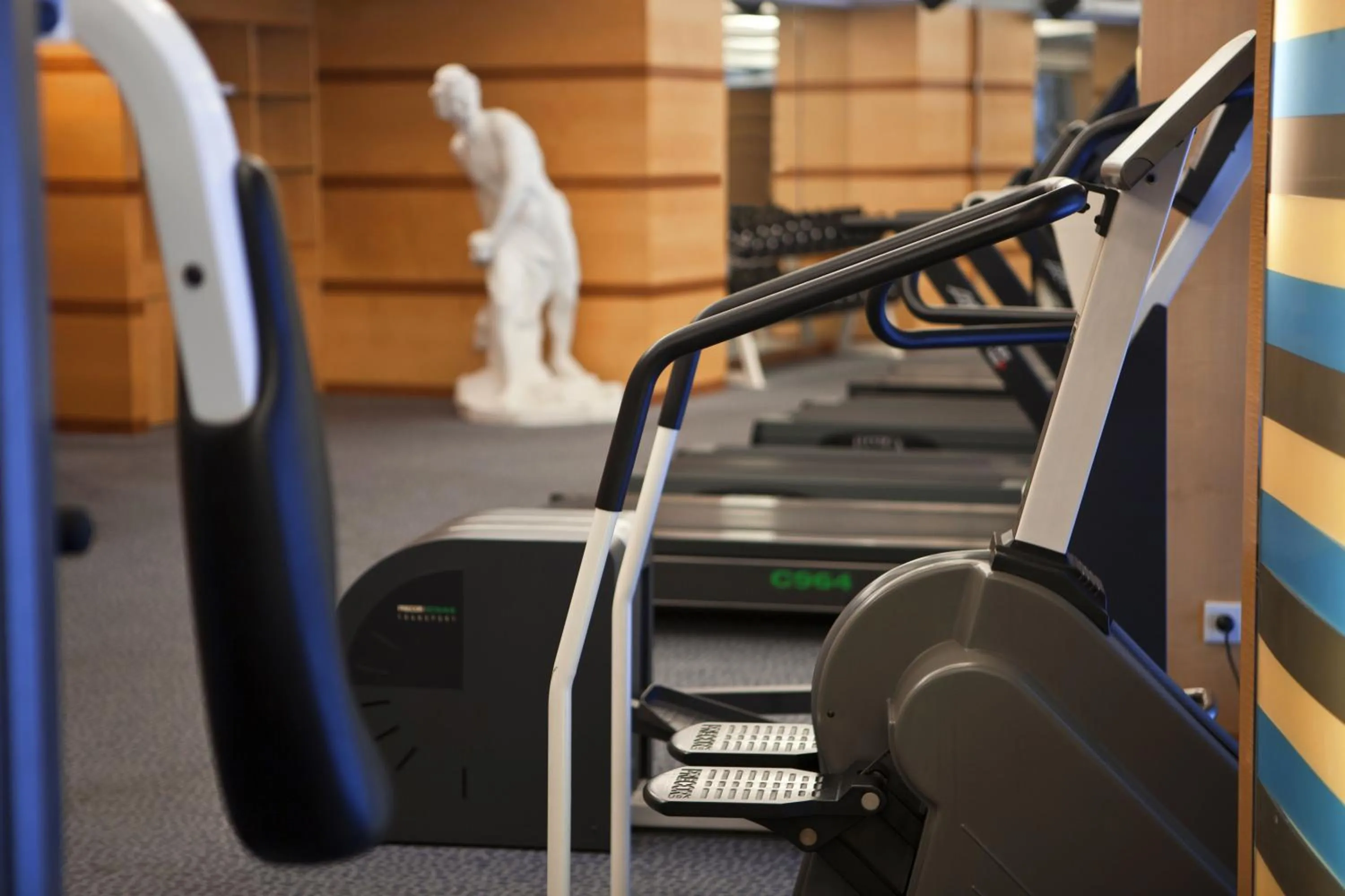 Fitness centre/facilities in Lakeview Xuanwu Hotel