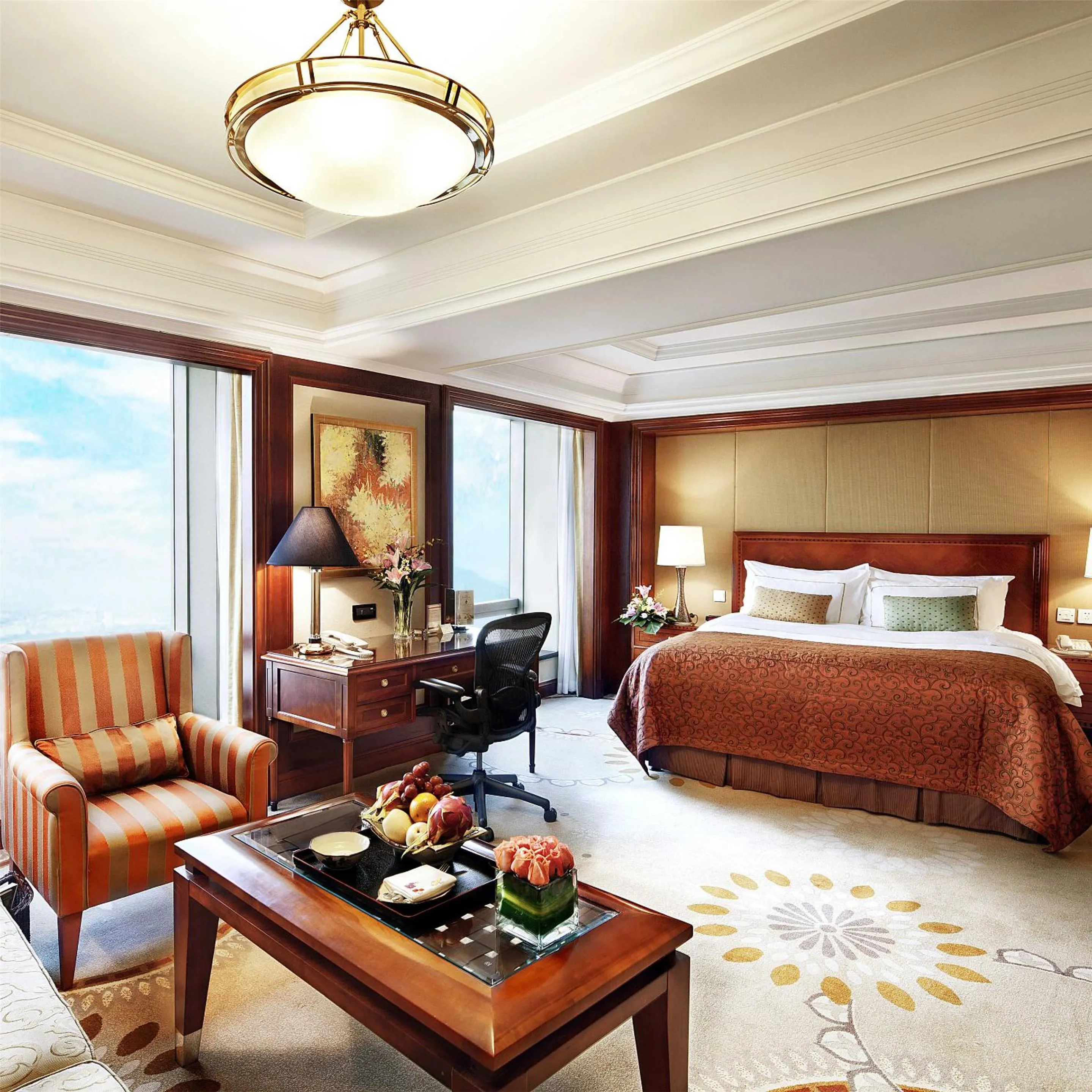 Photo of the whole room, Bed in Lakeview Xuanwu Hotel