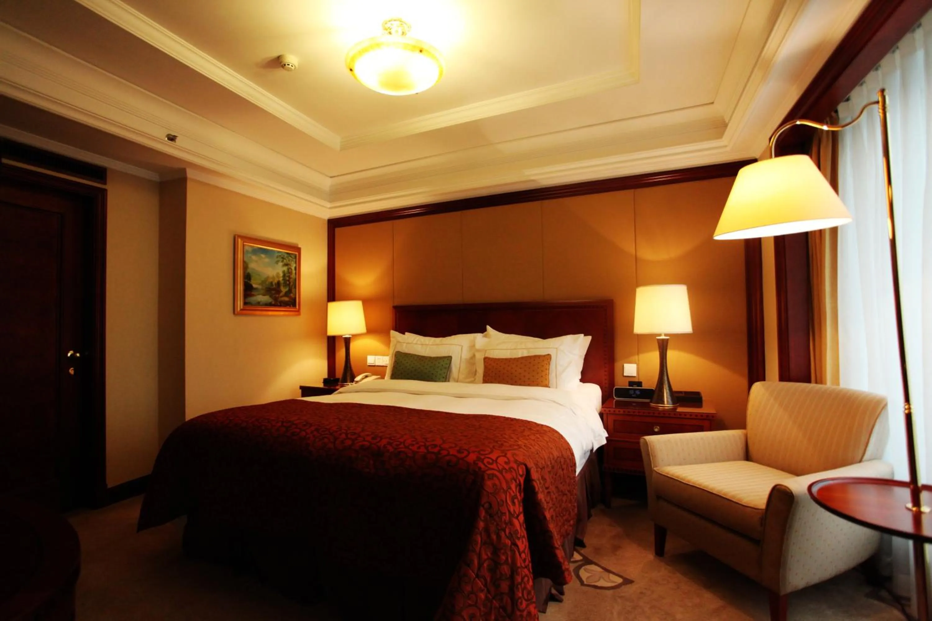 Bed in Lakeview Xuanwu Hotel