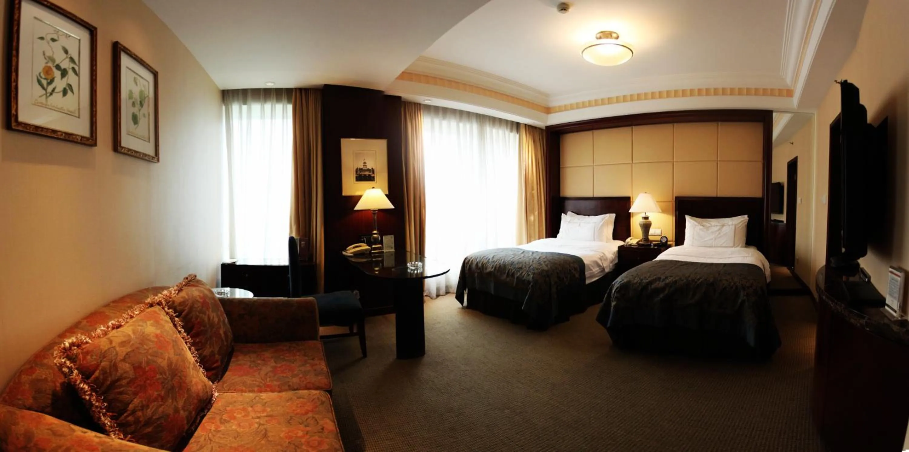 Photo of the whole room, Bed in Lakeview Xuanwu Hotel