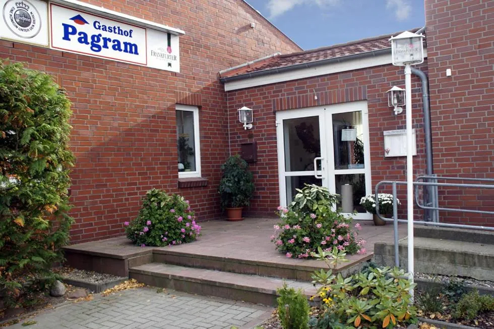 Facade/entrance in Landhotel Pagram-Frankfurt/Oder