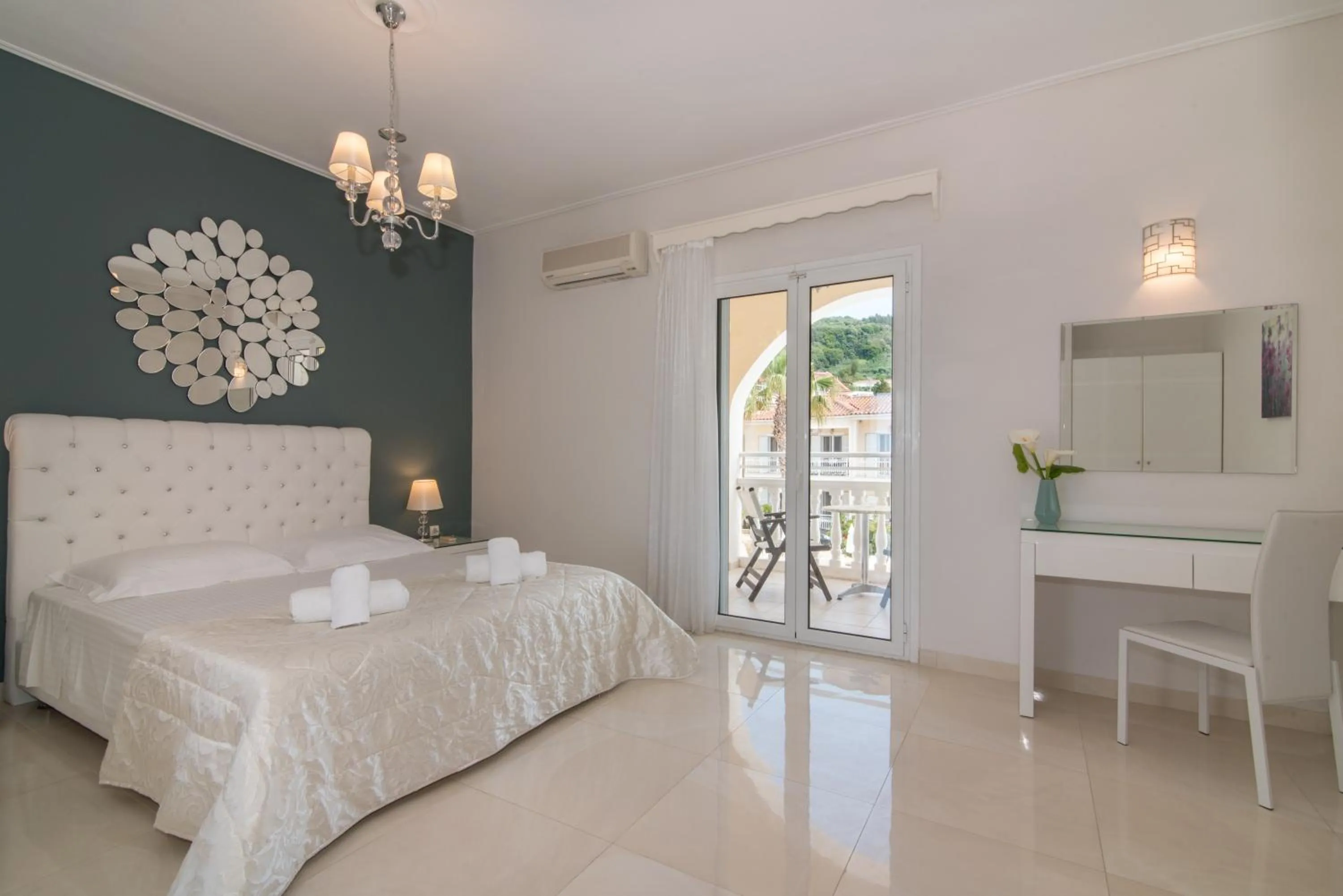 Bed in Edelweiss Hotel