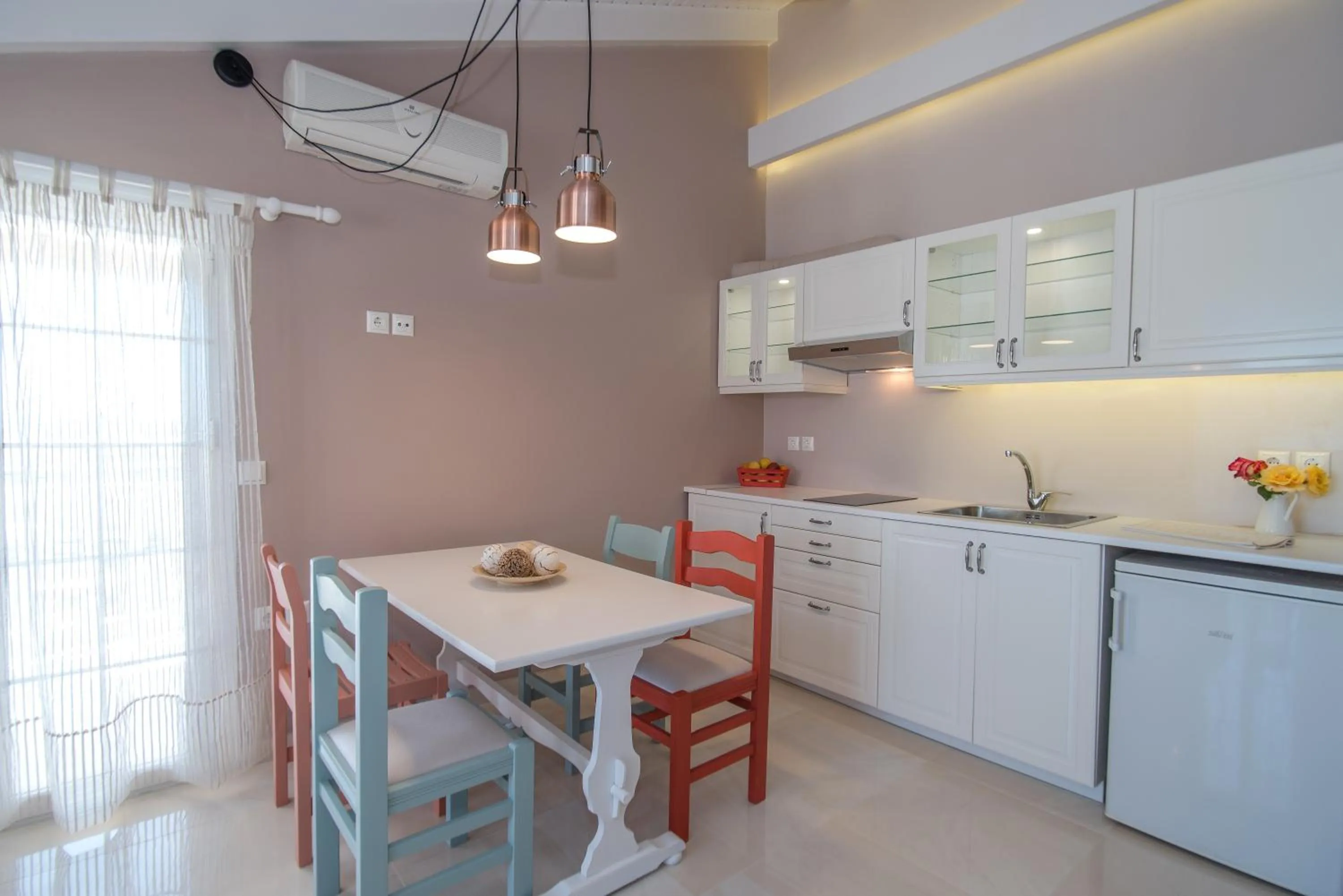 Kitchen or kitchenette in Edelweiss Hotel