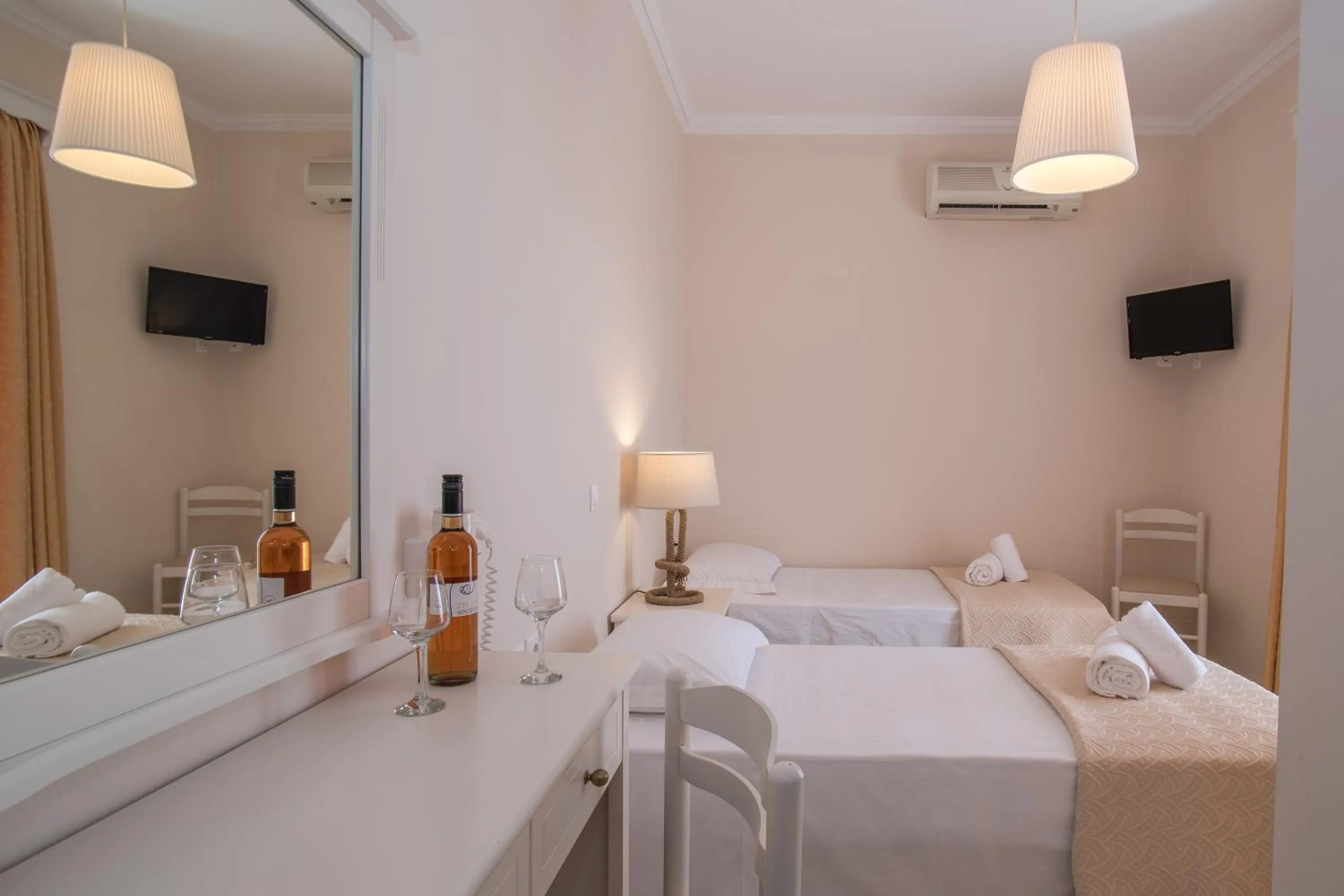 Bedroom, Bed in Edelweiss Hotel