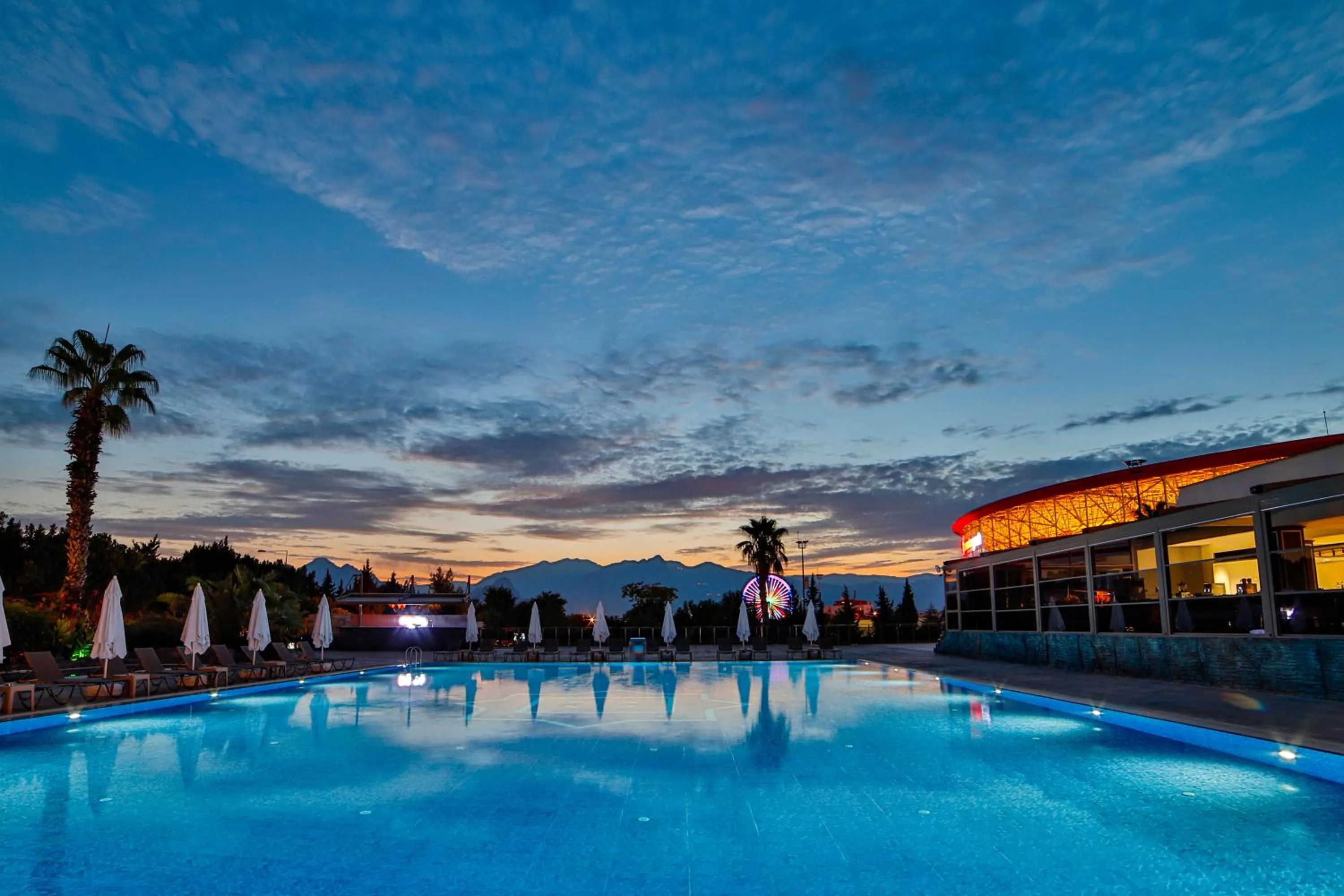 Swimming pool in Nashira City Resort Hotel