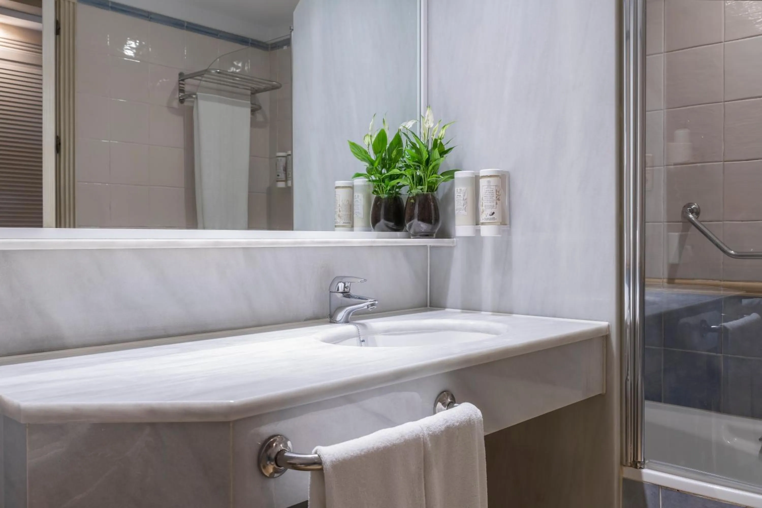 Bathroom in Iberostar Waves Málaga Playa