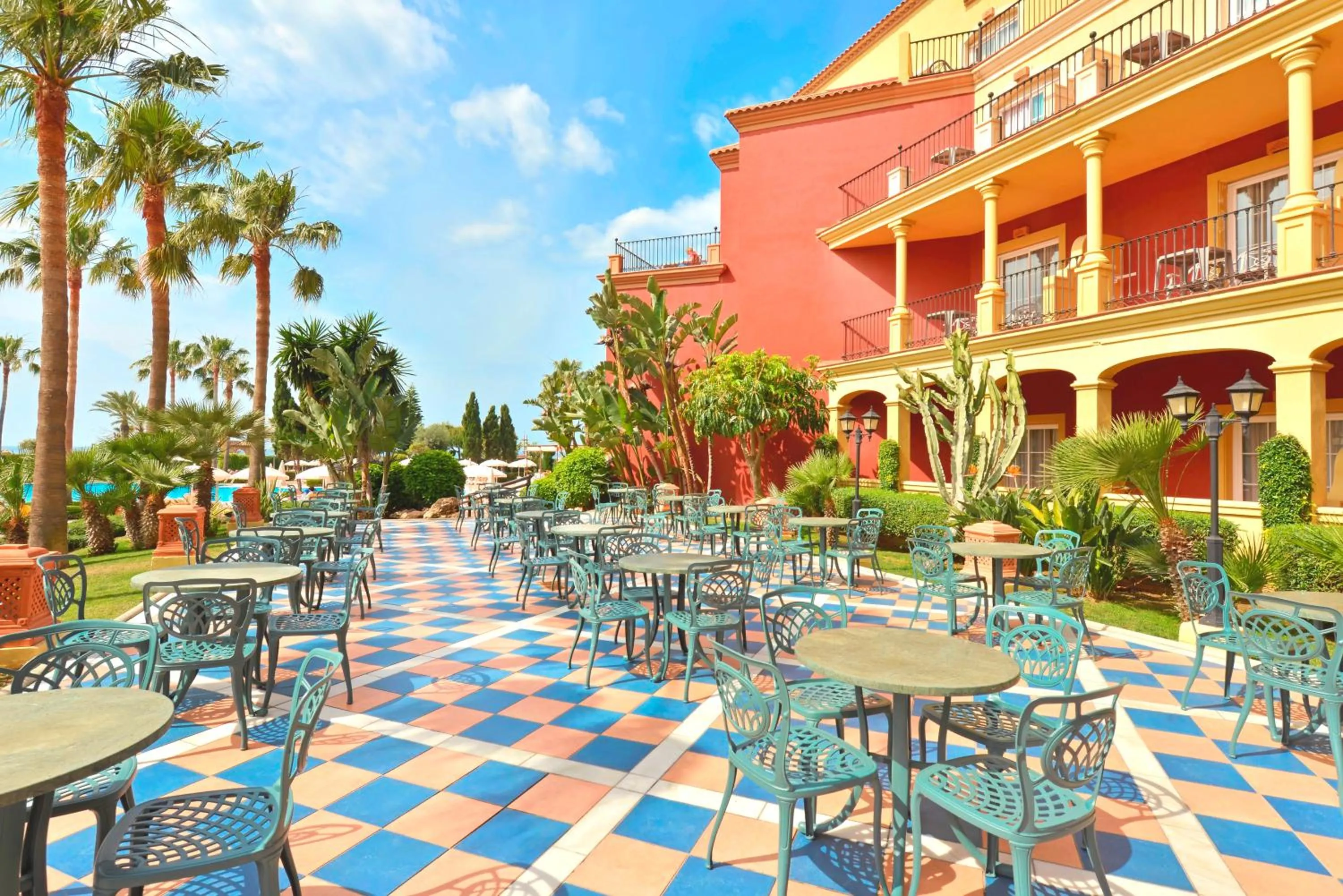 Lounge or bar in Iberostar Waves Málaga Playa