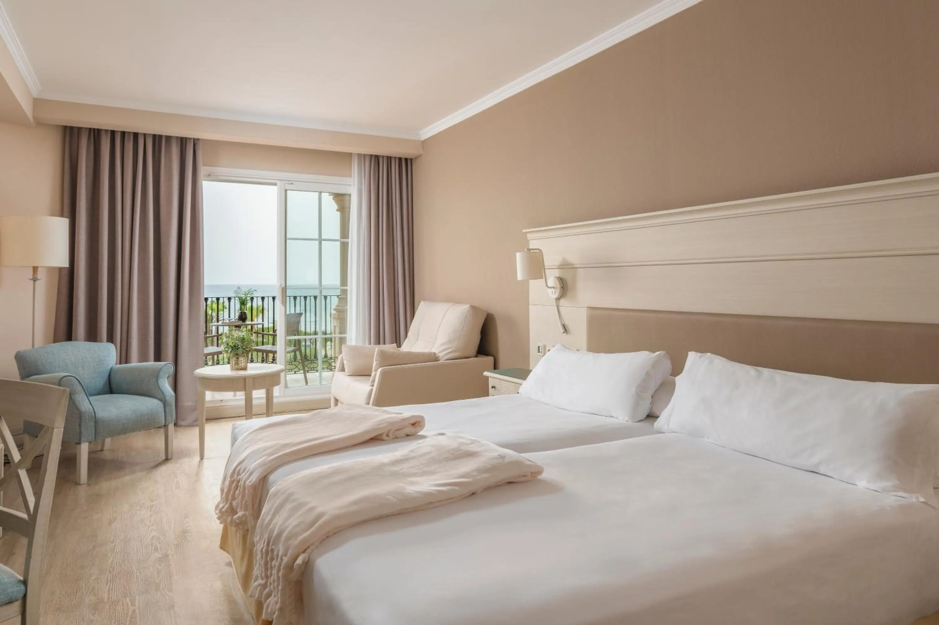 Bedroom, Bed in Iberostar Waves Málaga Playa