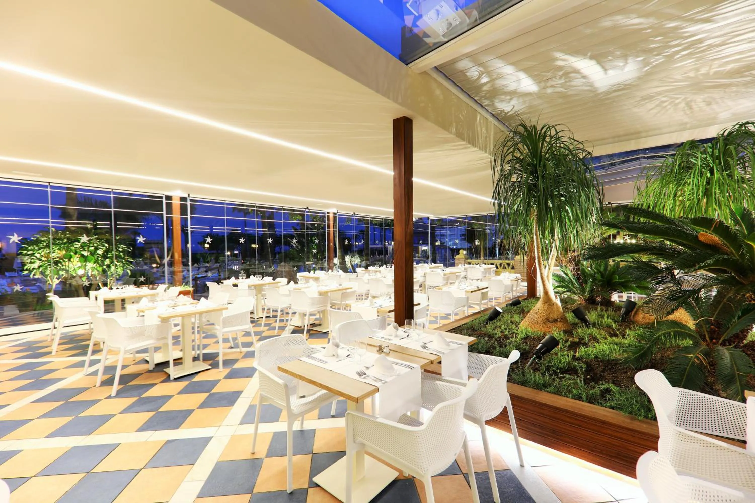 Restaurant/places to eat in Iberostar Waves Málaga Playa