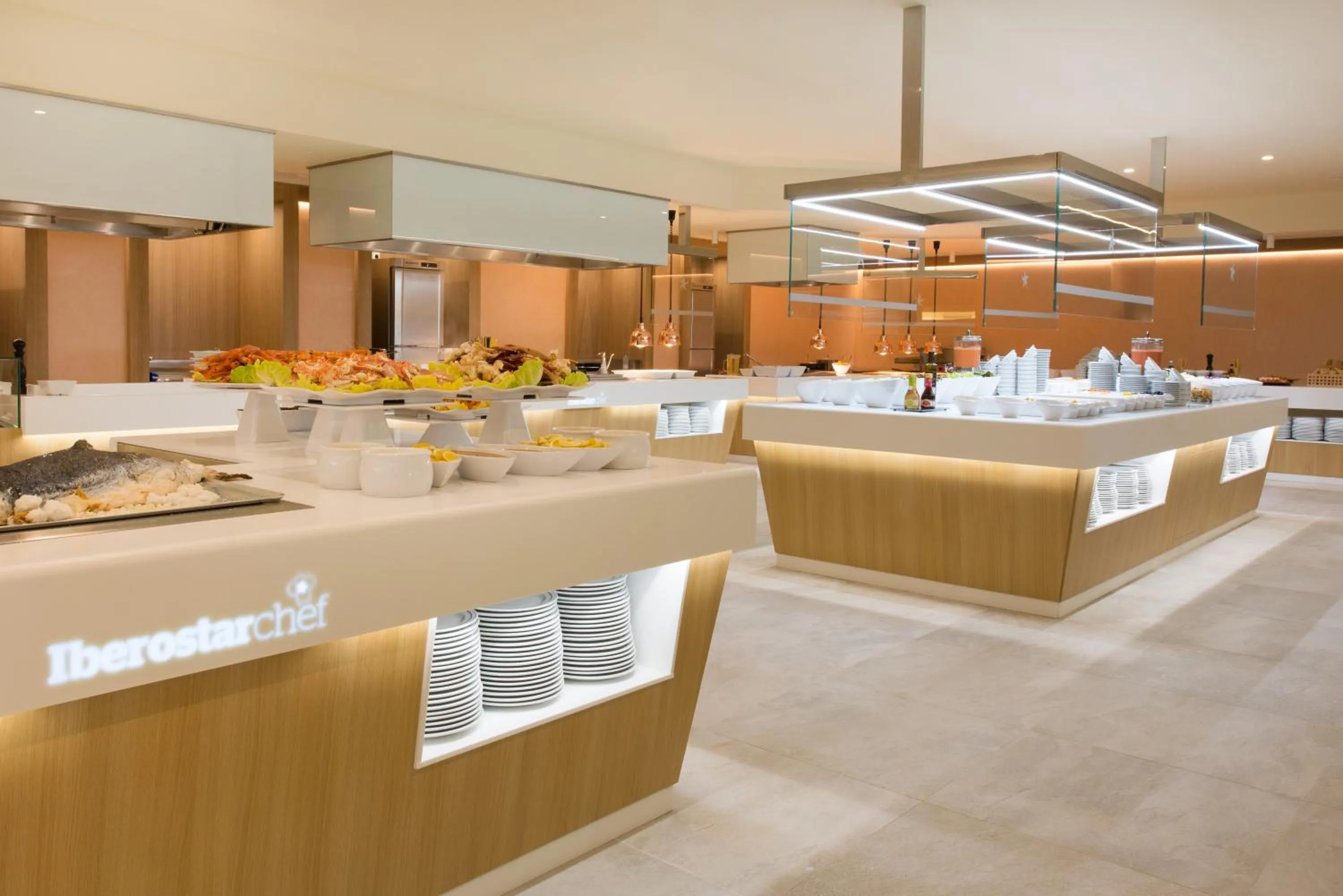 Restaurant/places to eat in Iberostar Waves Málaga Playa