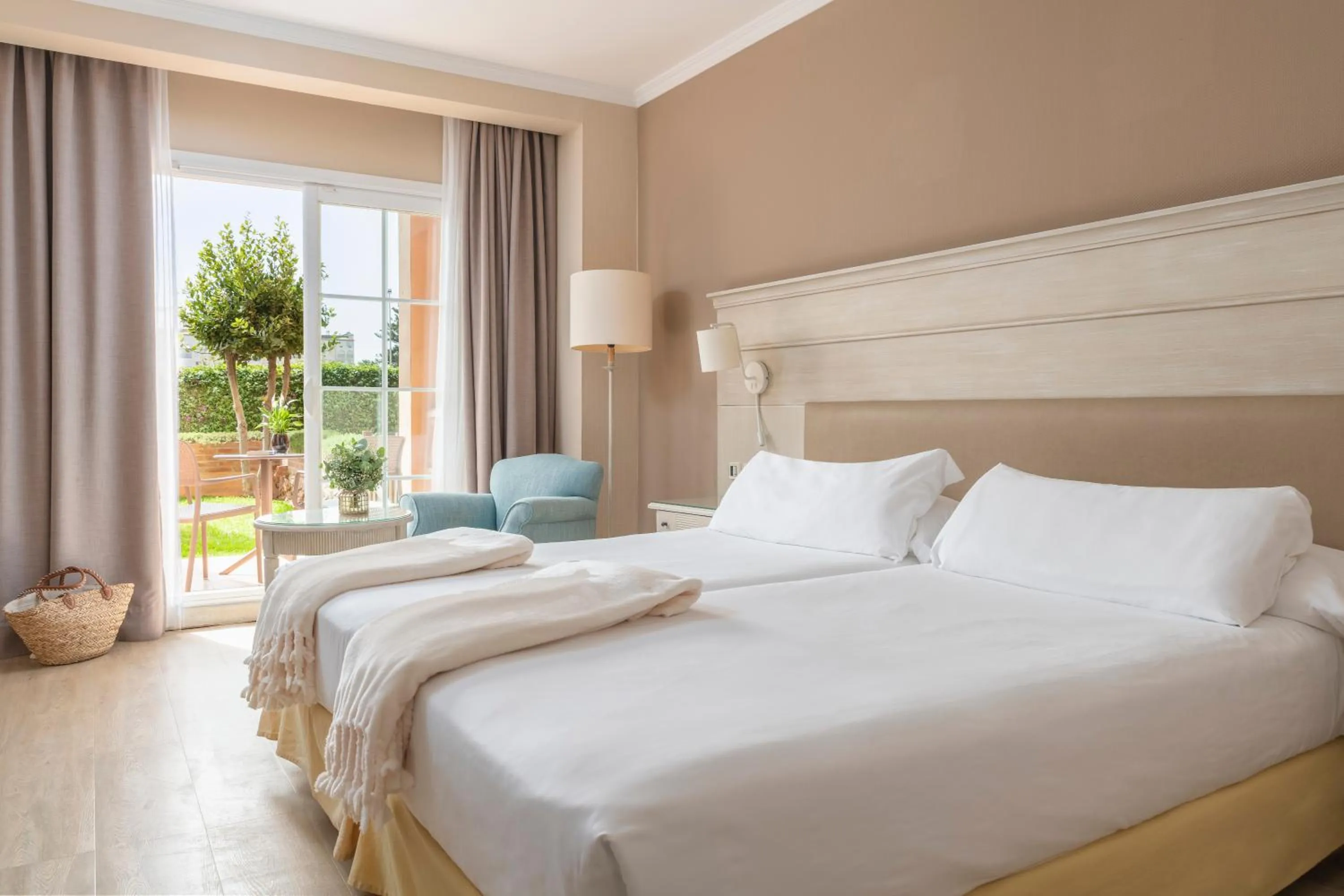 Bedroom, Bed in Iberostar Waves Málaga Playa