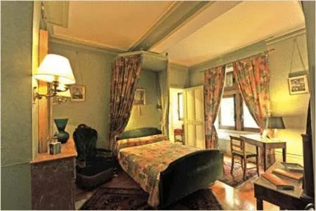 Photo of the whole room, Bed in Château De Vollore