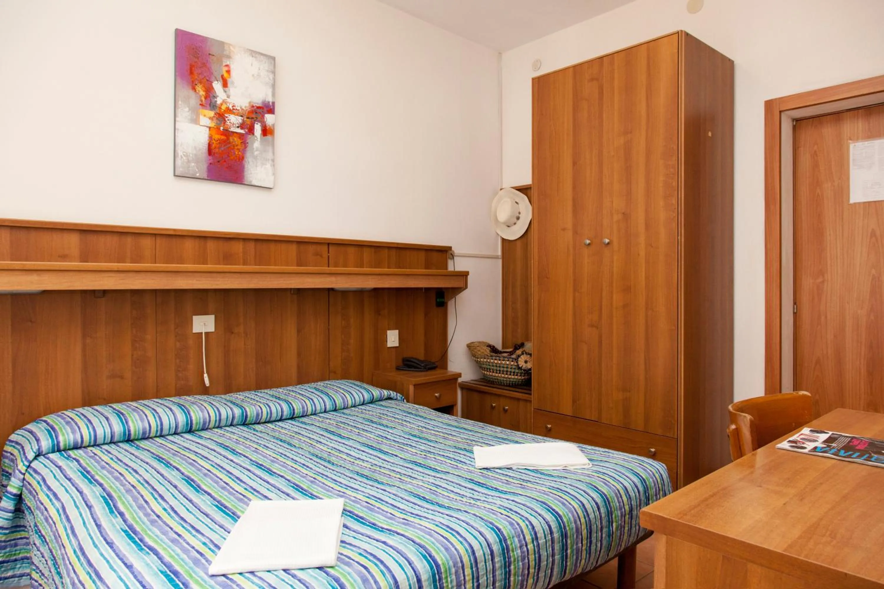 Bedroom, Bed in Hotel Taormina