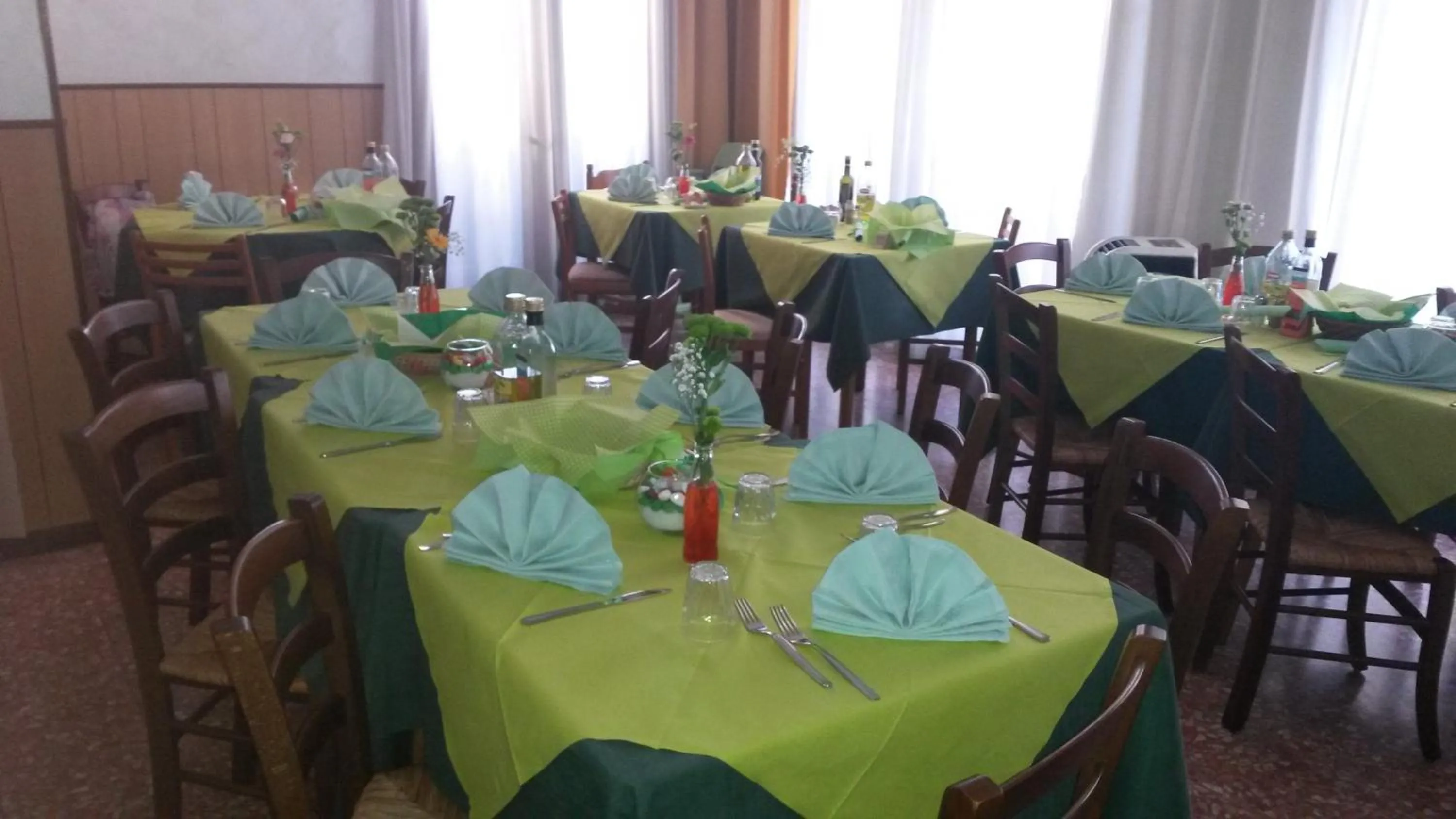 Restaurant/places to eat in Hotel Taormina