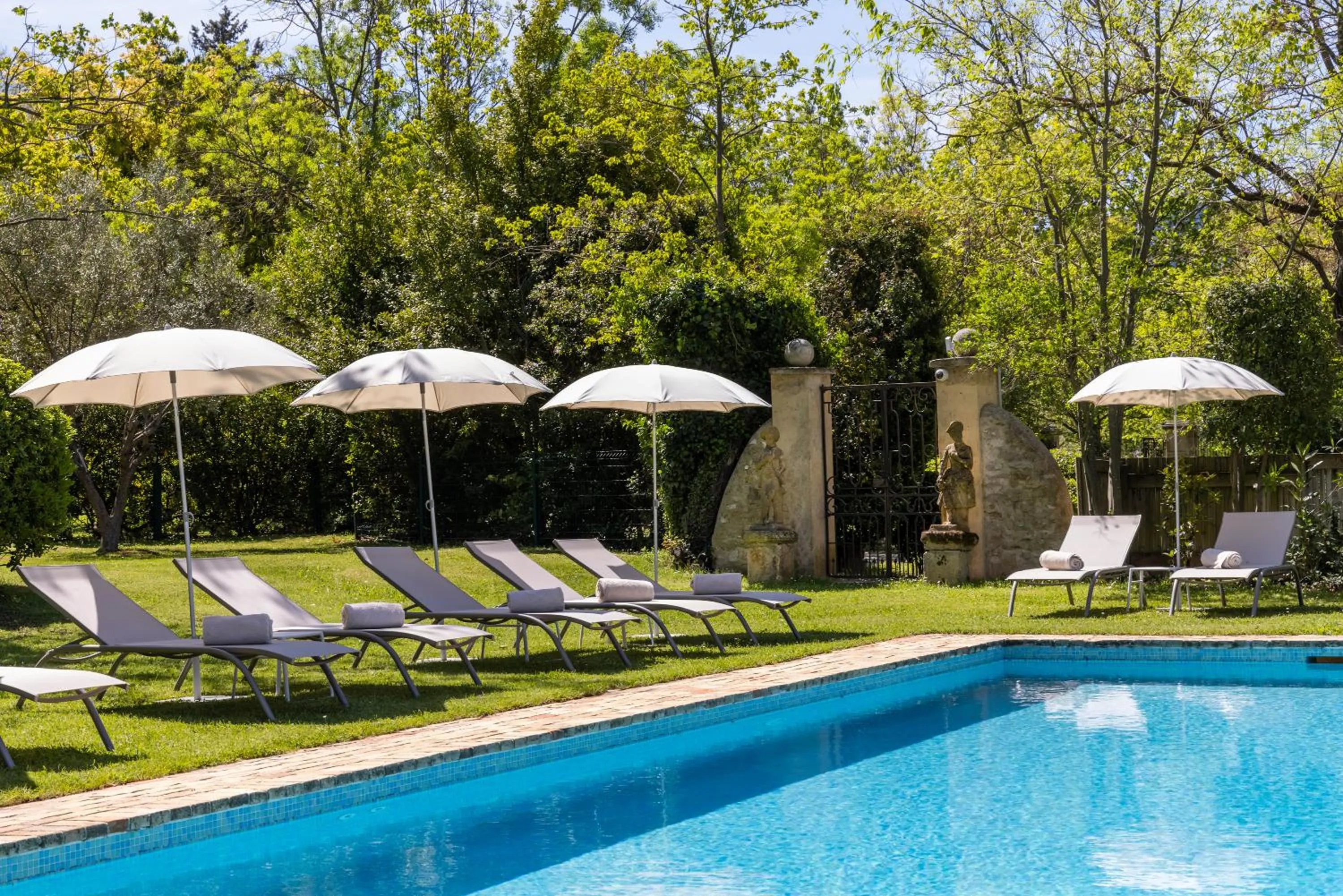 Swimming pool in Hôtel - Restaurant & Spa La Magdeleine - Mathias Dandine