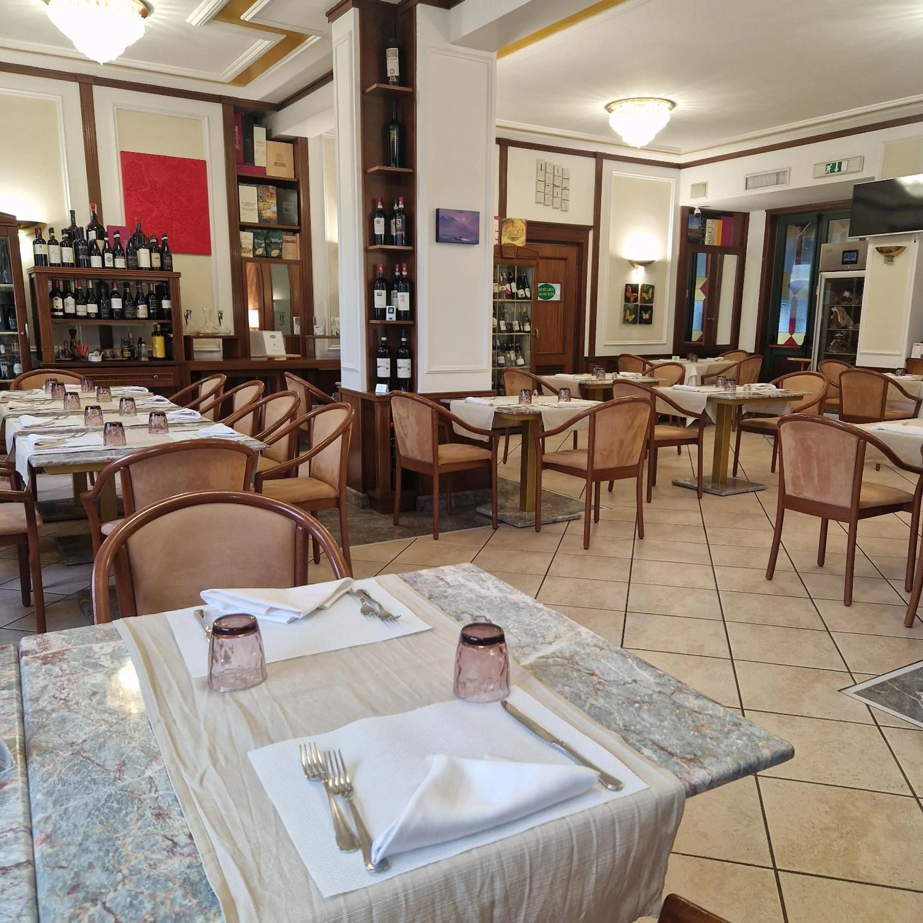 Restaurant/places to eat in Hotel Civita