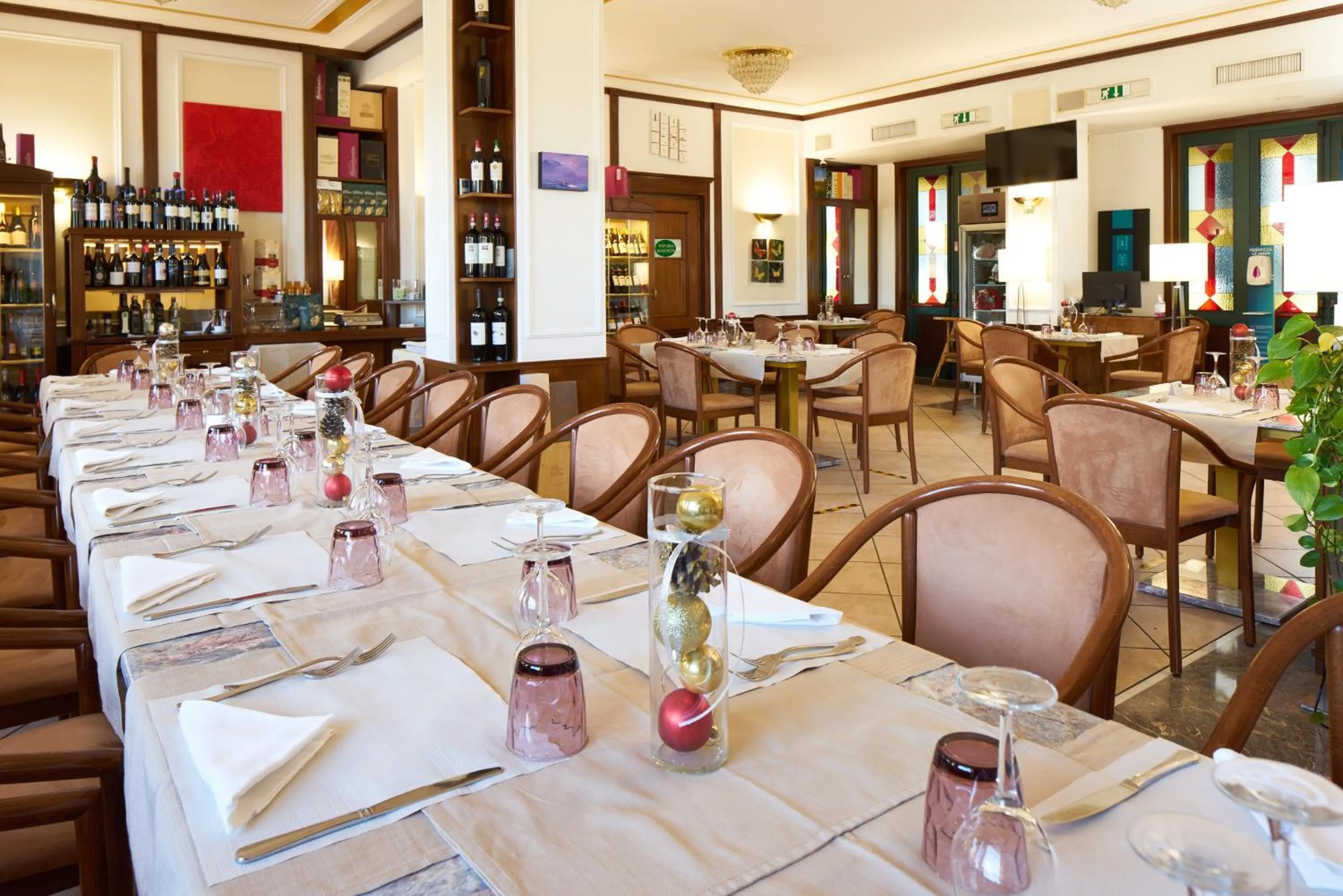 Restaurant/places to eat in Hotel Civita