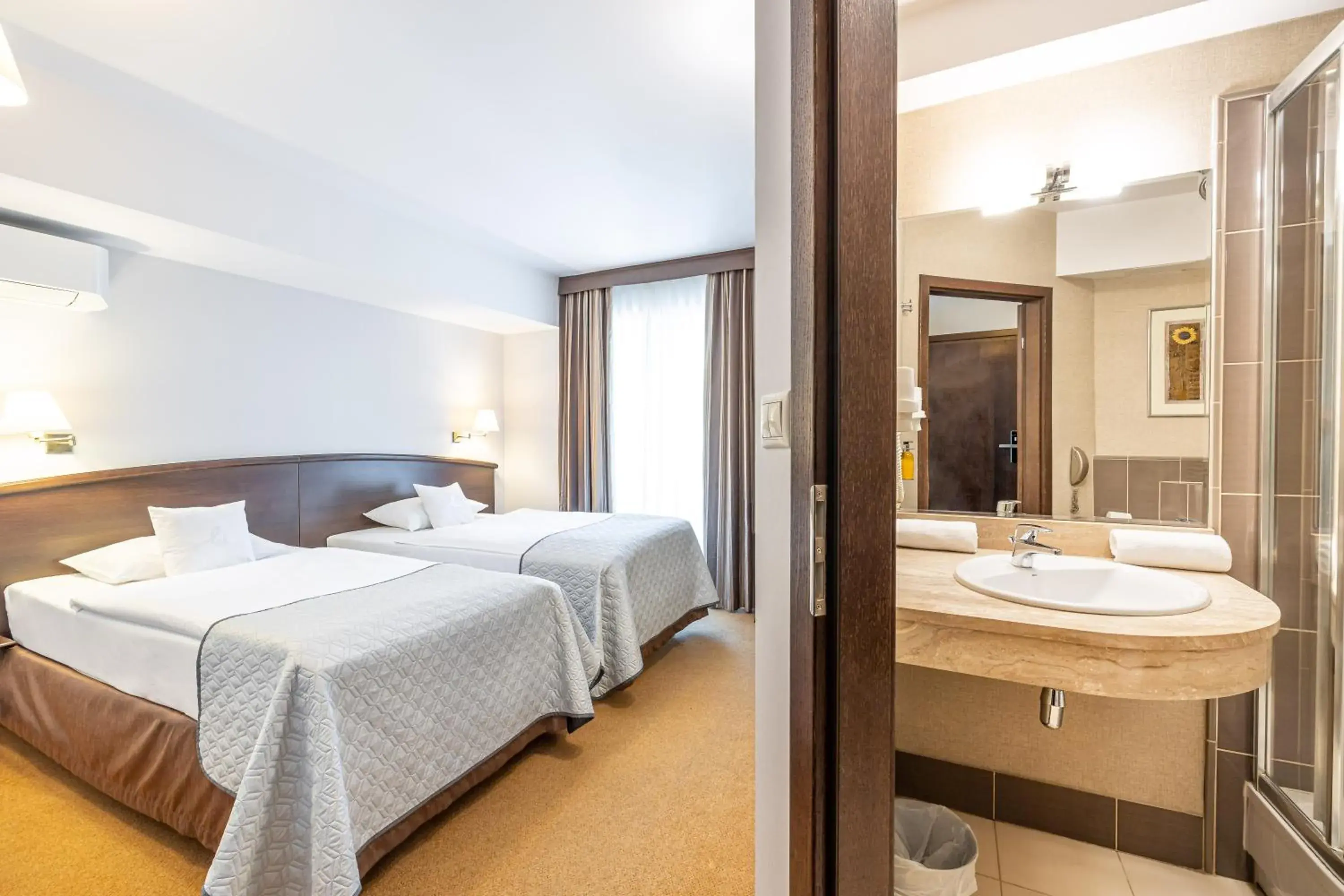 Double or Twin Room in Hotel Warszawa Spa & Resort Double or Twin Room in Hotel Warszawa Spa & Resort