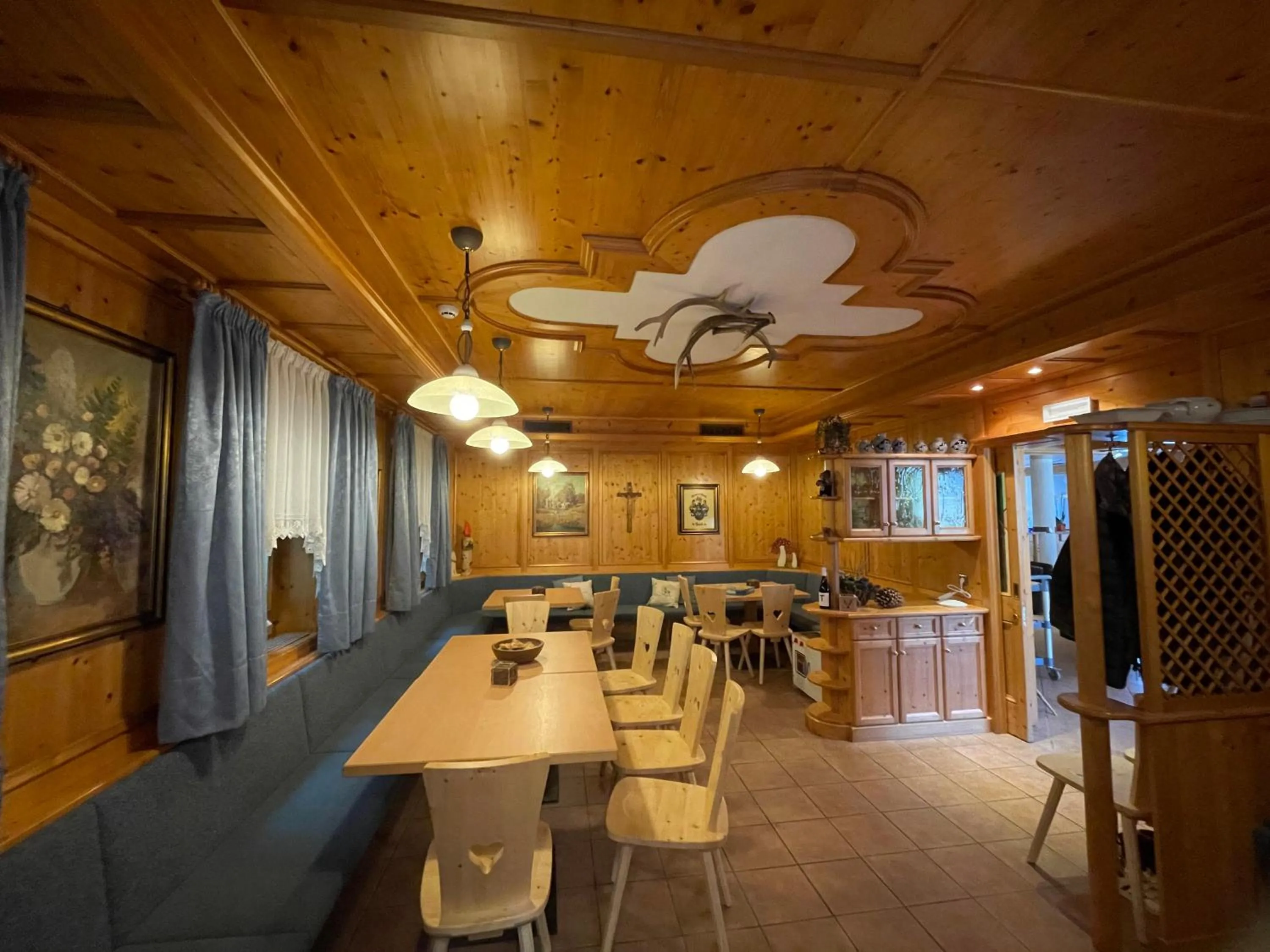 Seating area in Hotel Larch