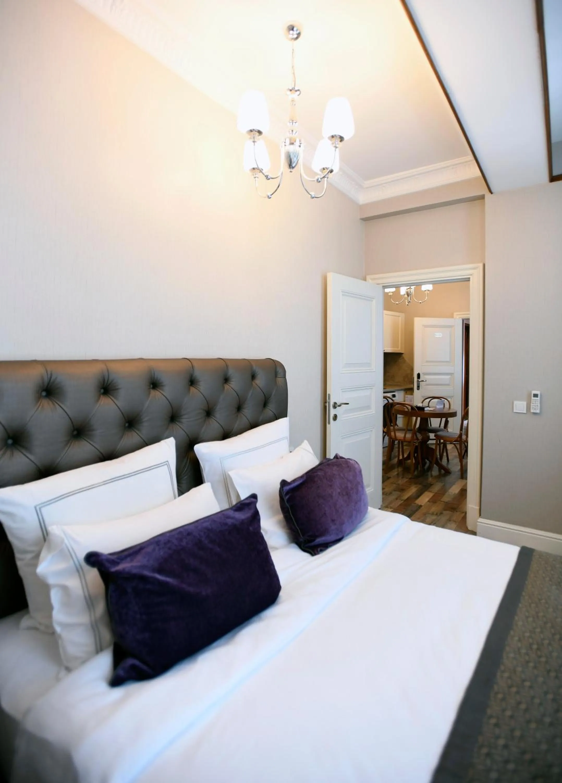 Bed in Meroddi Pera Flats