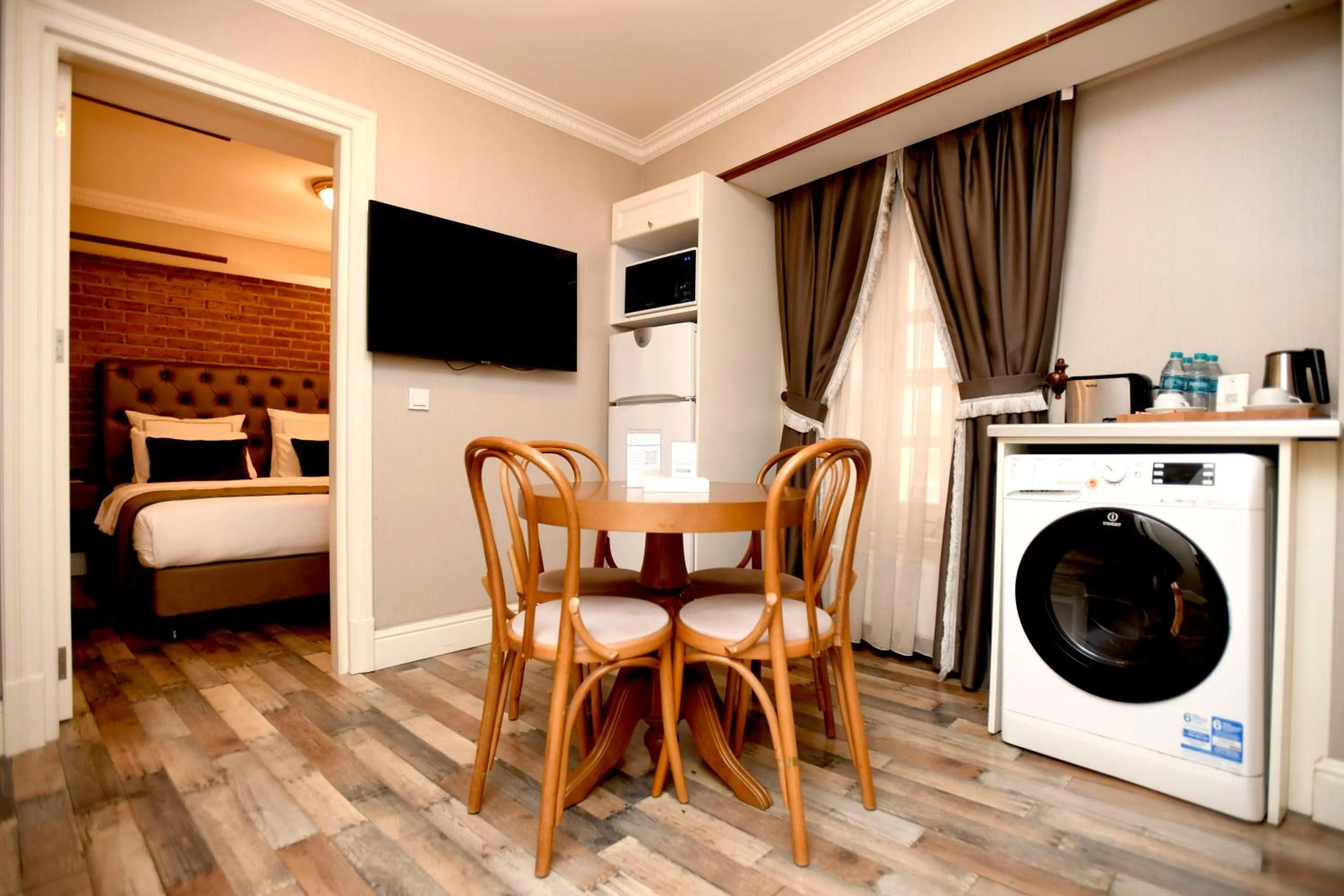 Communal lounge/ TV room, Bed in Meroddi Pera Flats