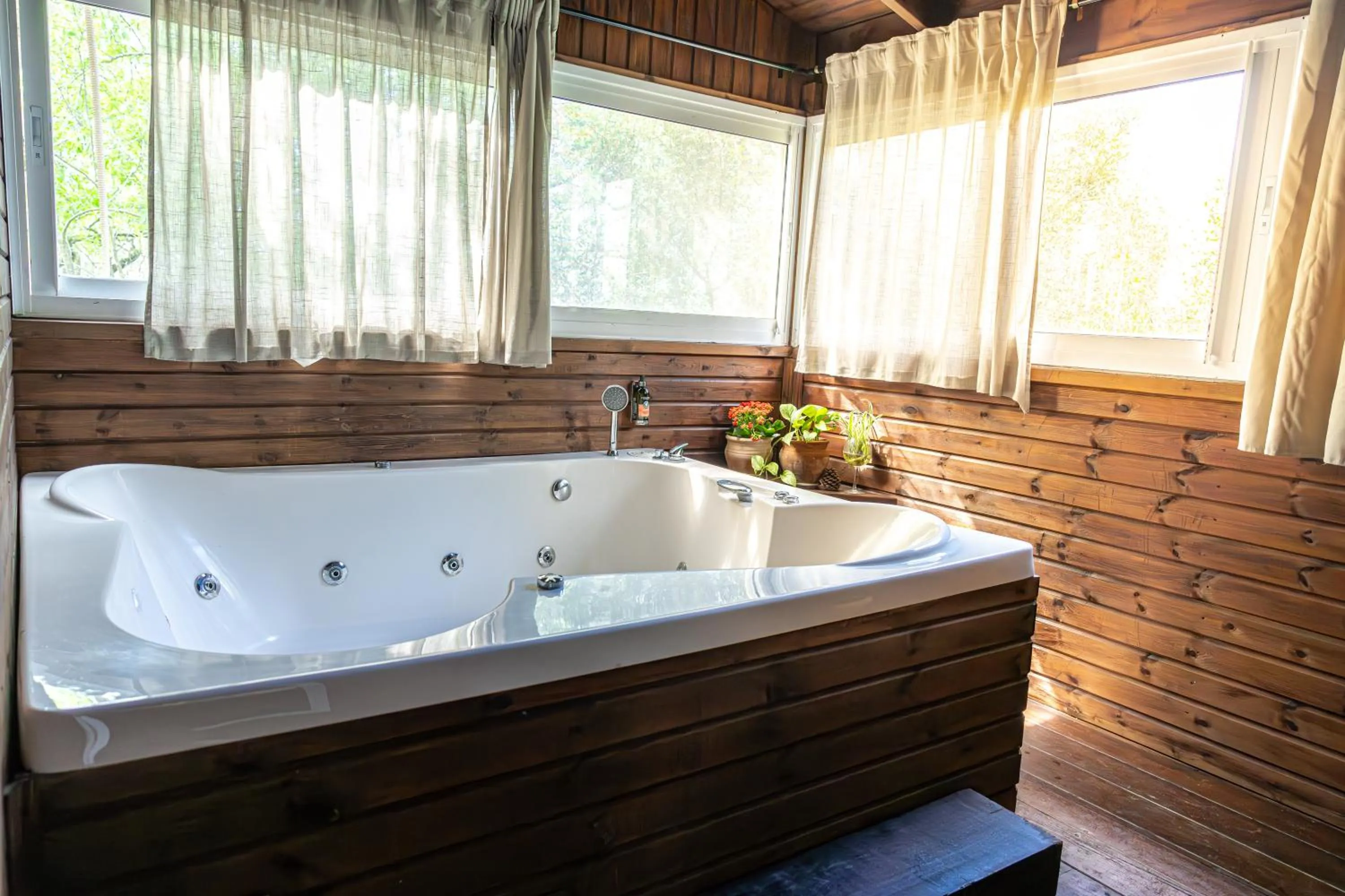 Hot Tub in Beit Oren Hotel