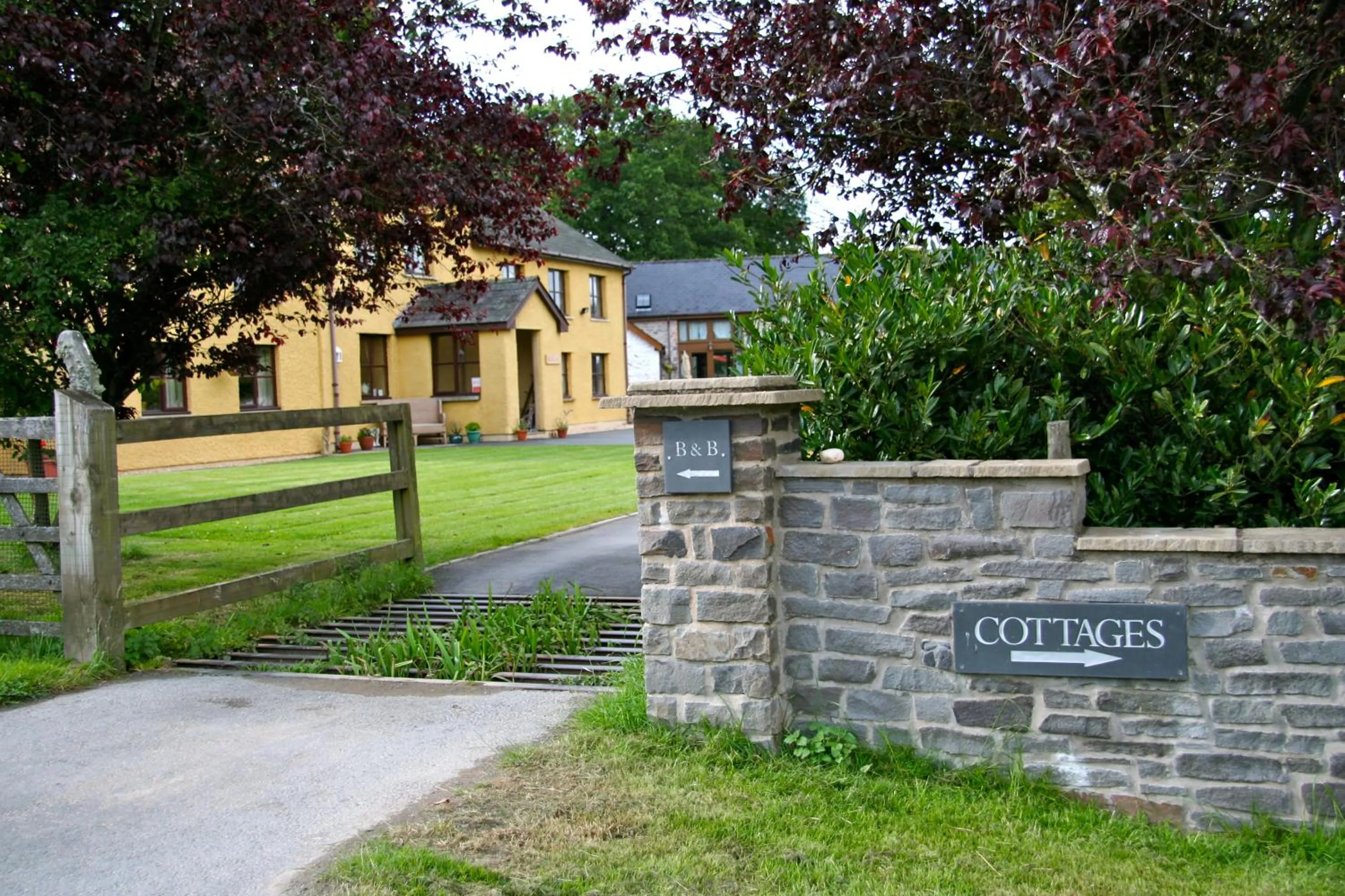 Facade/entrance in Pwllgwilym B & B
