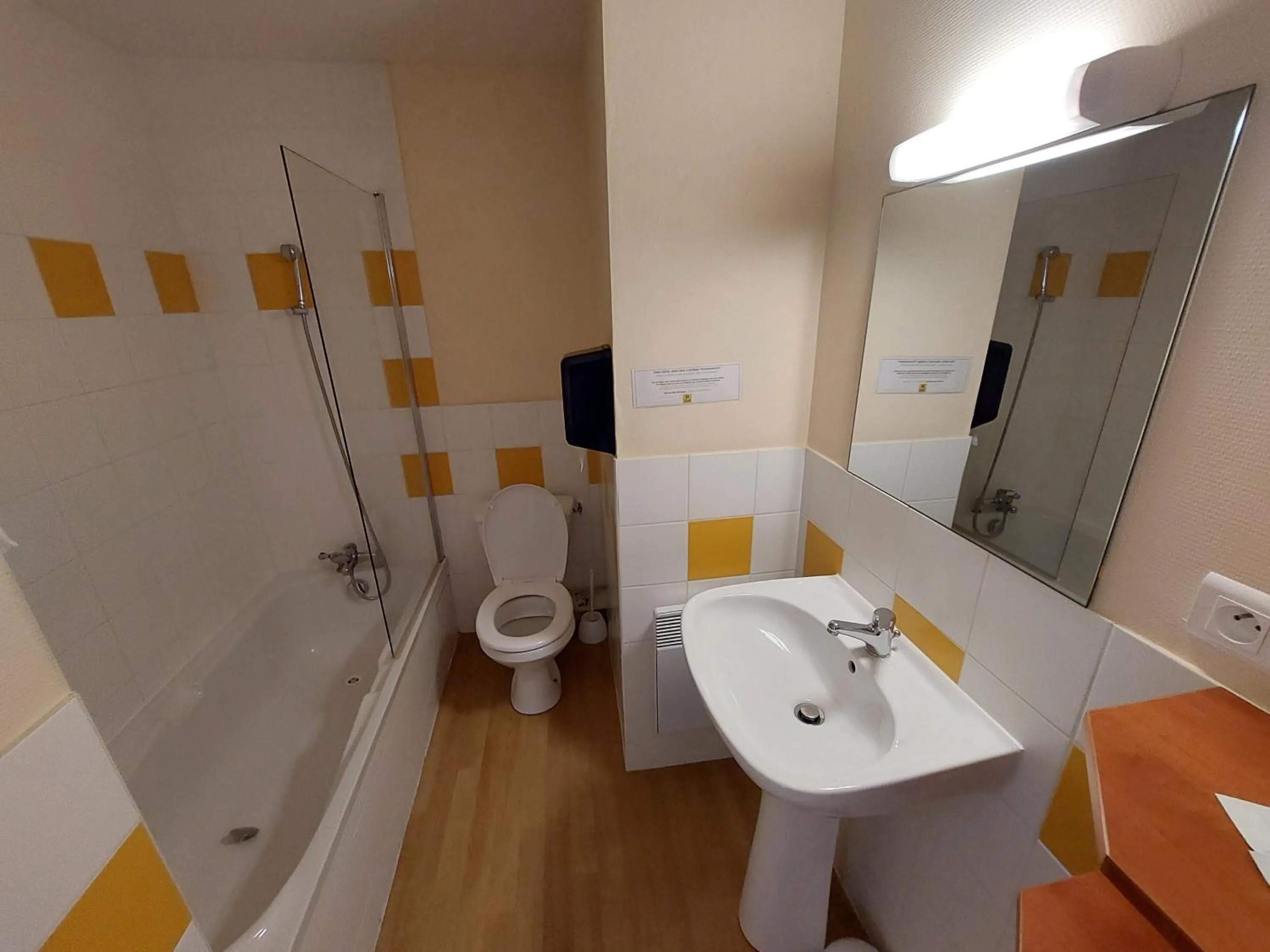 Bathroom in Logis Hotels - Le relais des deux vallées - Hôtel et restaurant