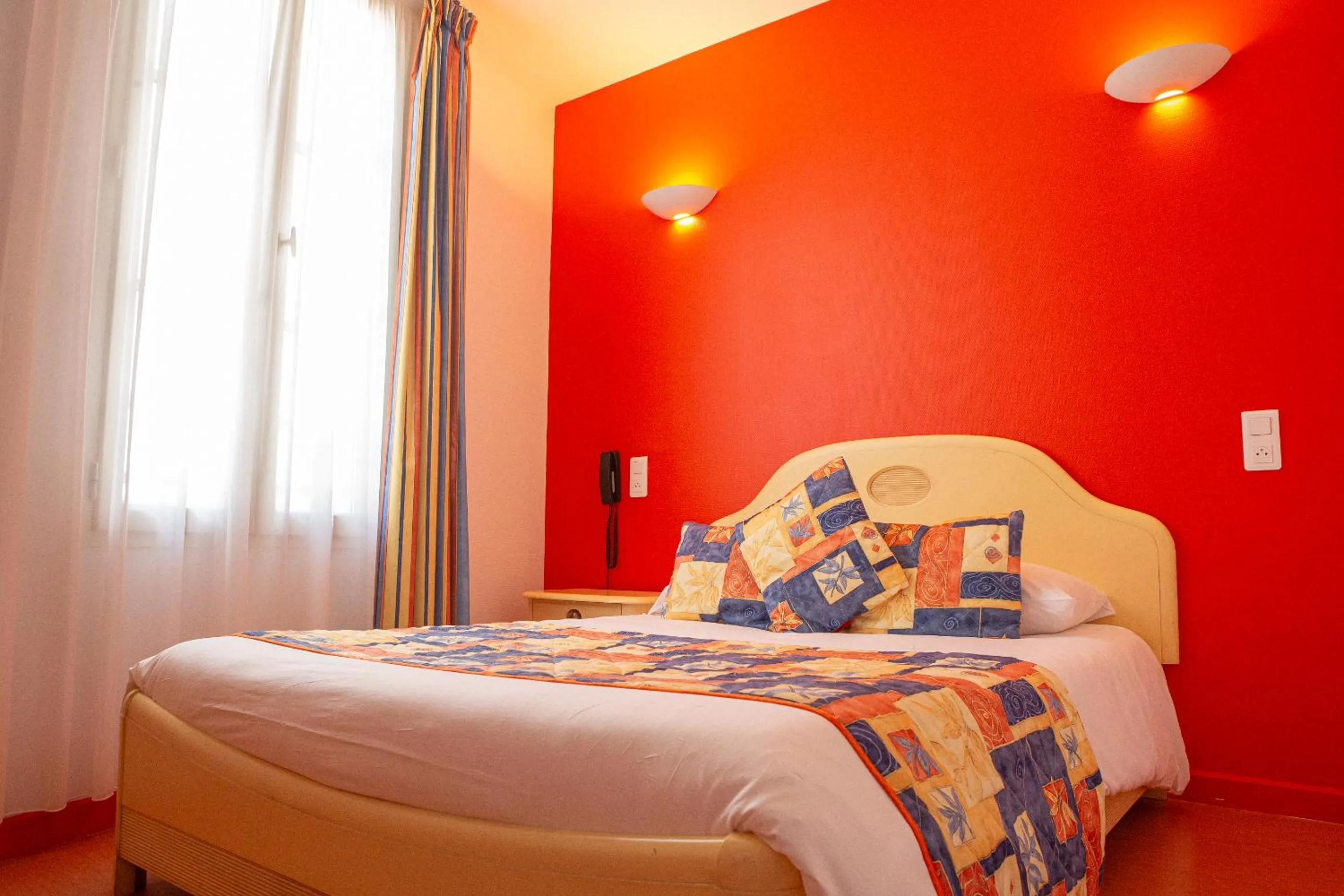 Bed in Logis Hotels - Le relais des deux vallées - Hôtel et restaurant