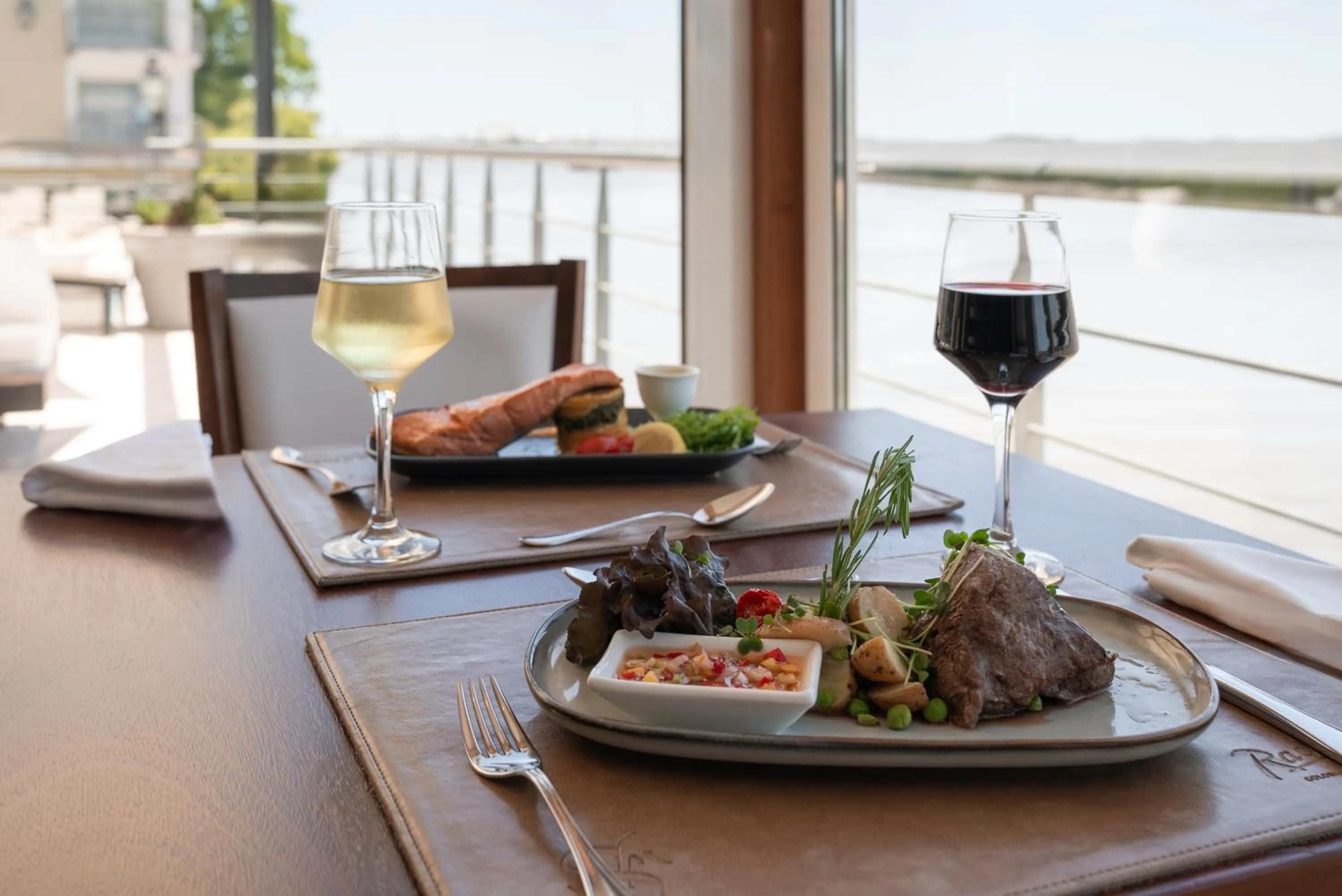 Food and drinks in Radisson Hotel Colonia del Sacramento