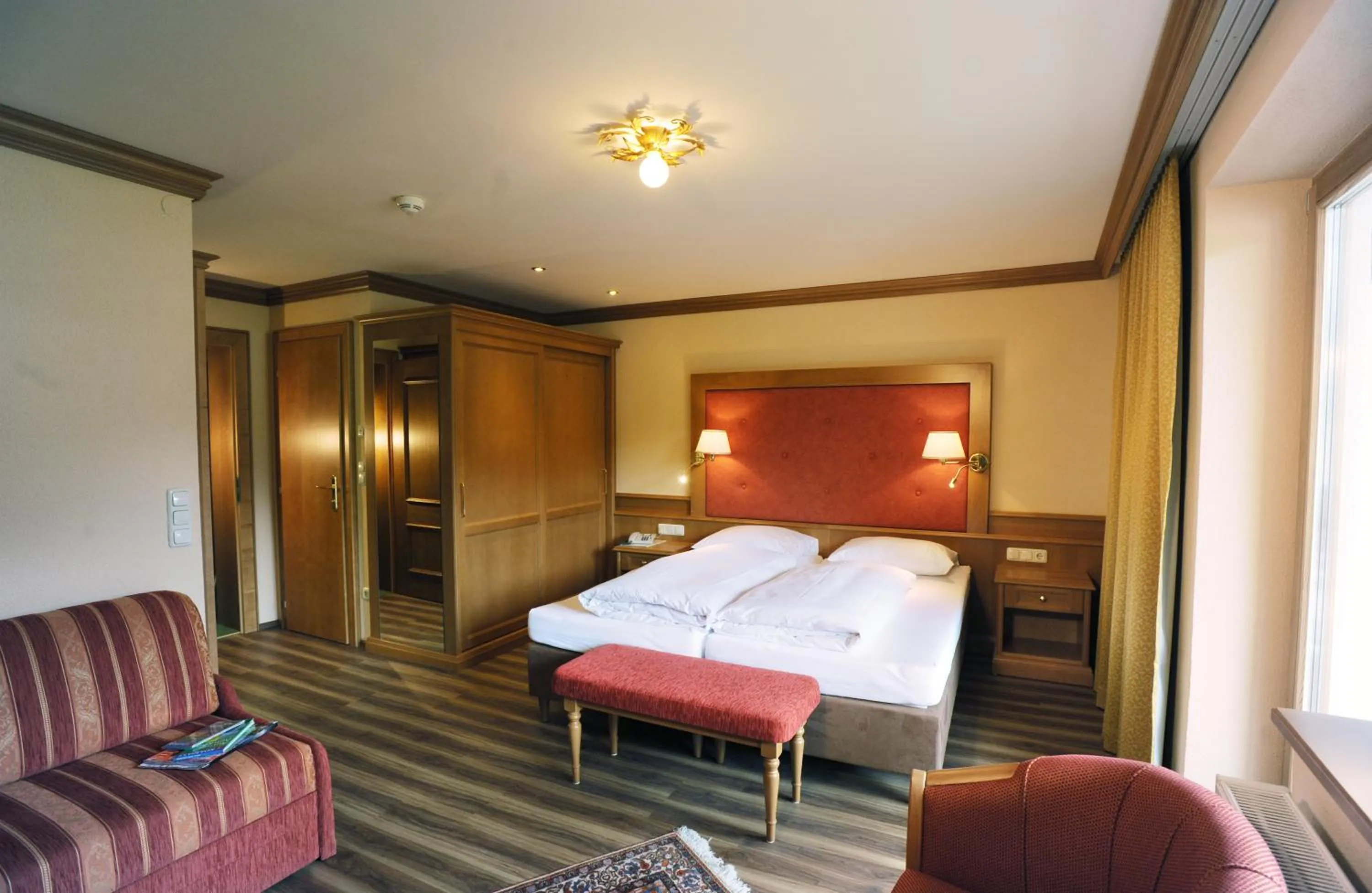 Decorative detail, Bed in Das Pfandler